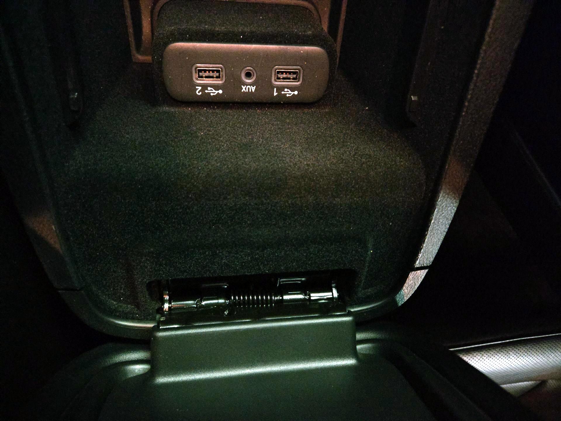 Thumbnail: 2022 Chrysler 300 - 18