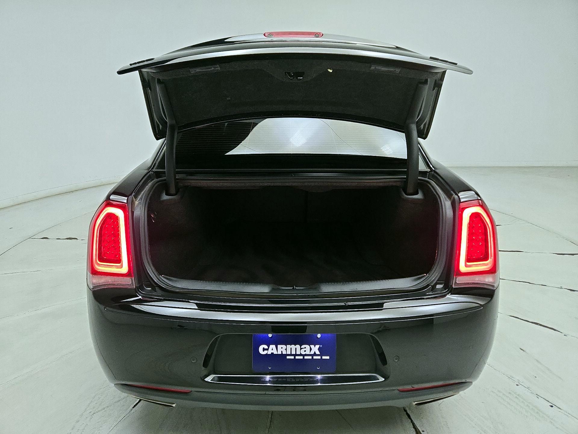 Thumbnail: 2022 Chrysler 300 - 20