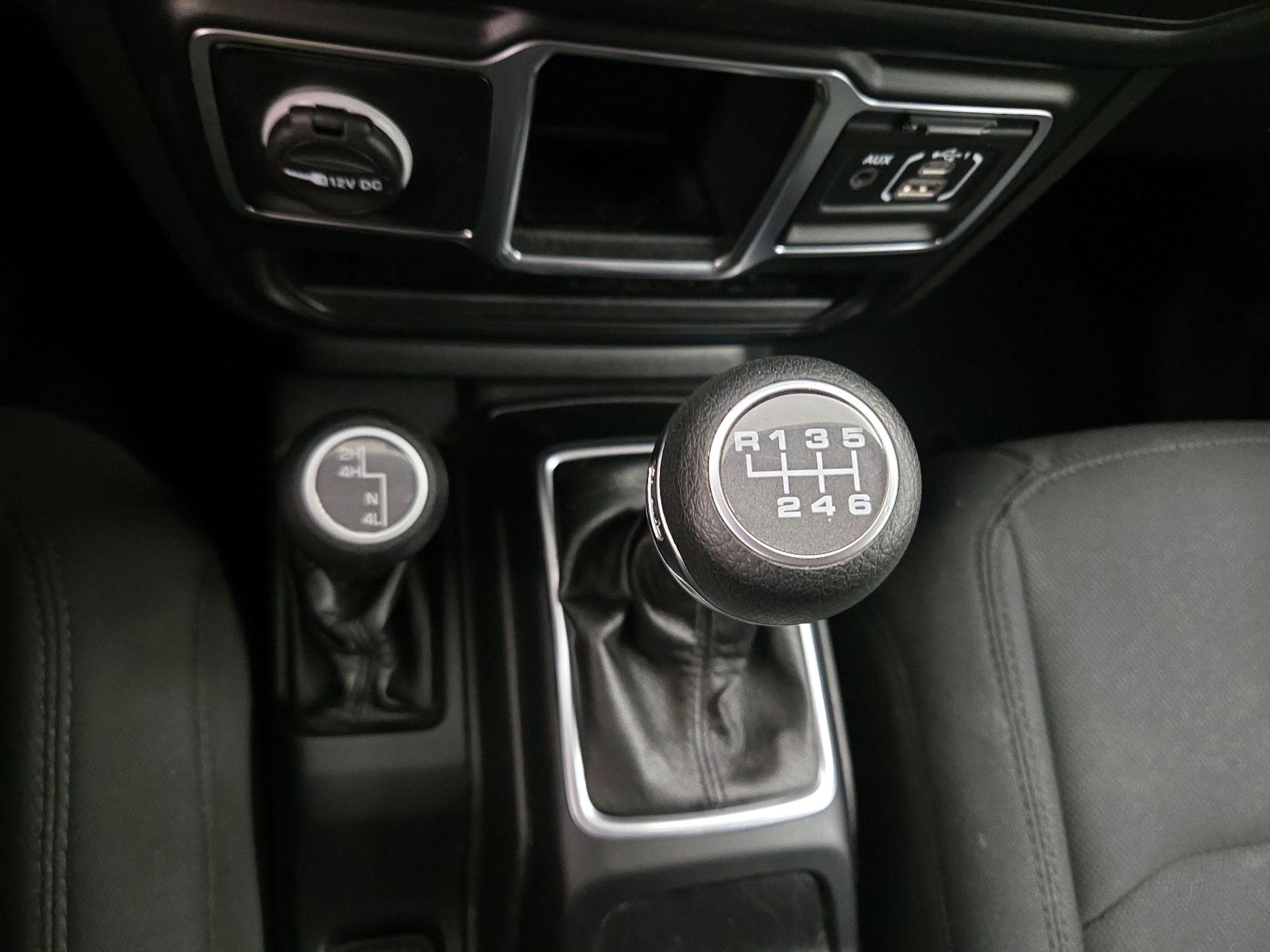 Thumbnail: 2022 Jeep Gladiator - 16