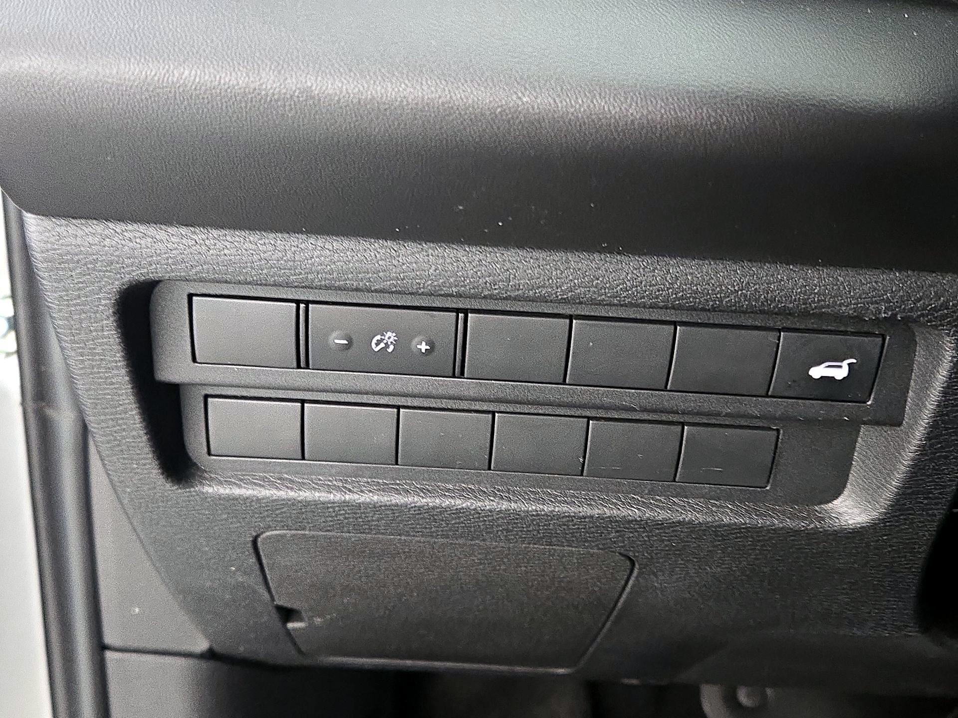 Thumbnail: 2023 Mitsubishi Outlander - 13