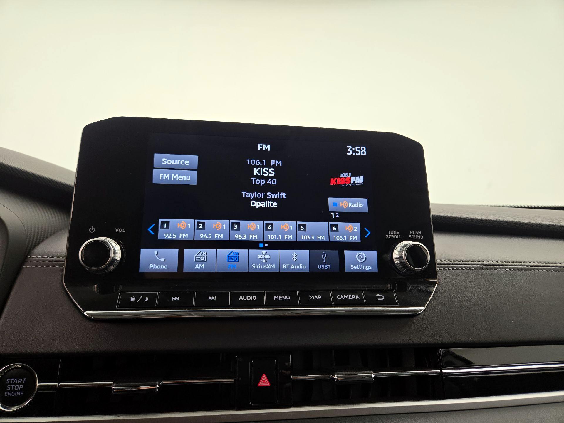 Thumbnail: 2023 Mitsubishi Outlander - 16