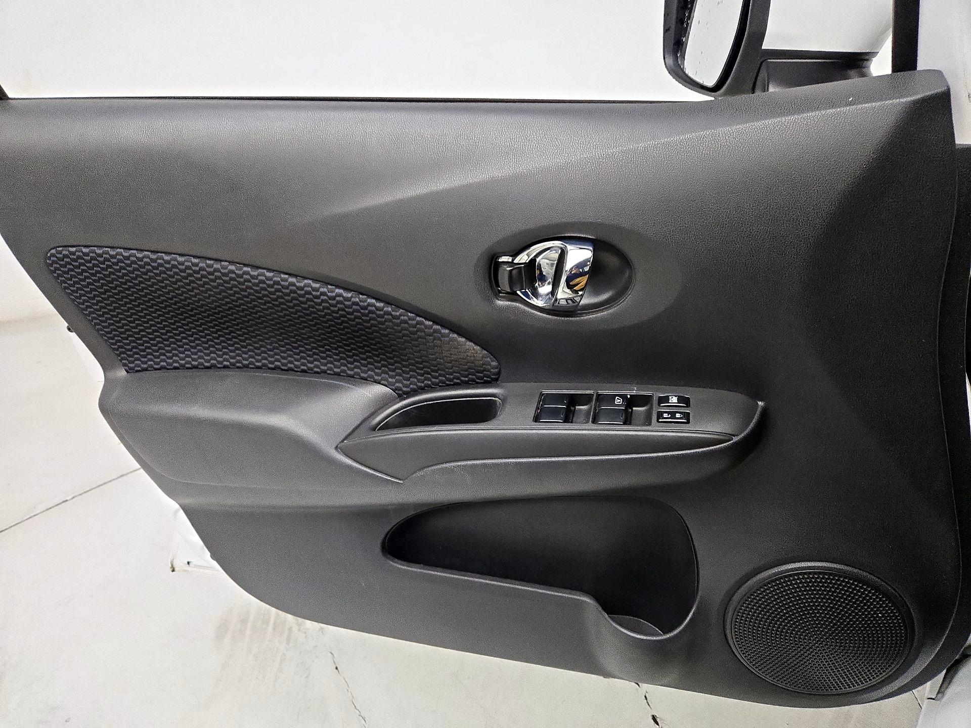 Thumbnail: 2015 Nissan Versa Note - 12