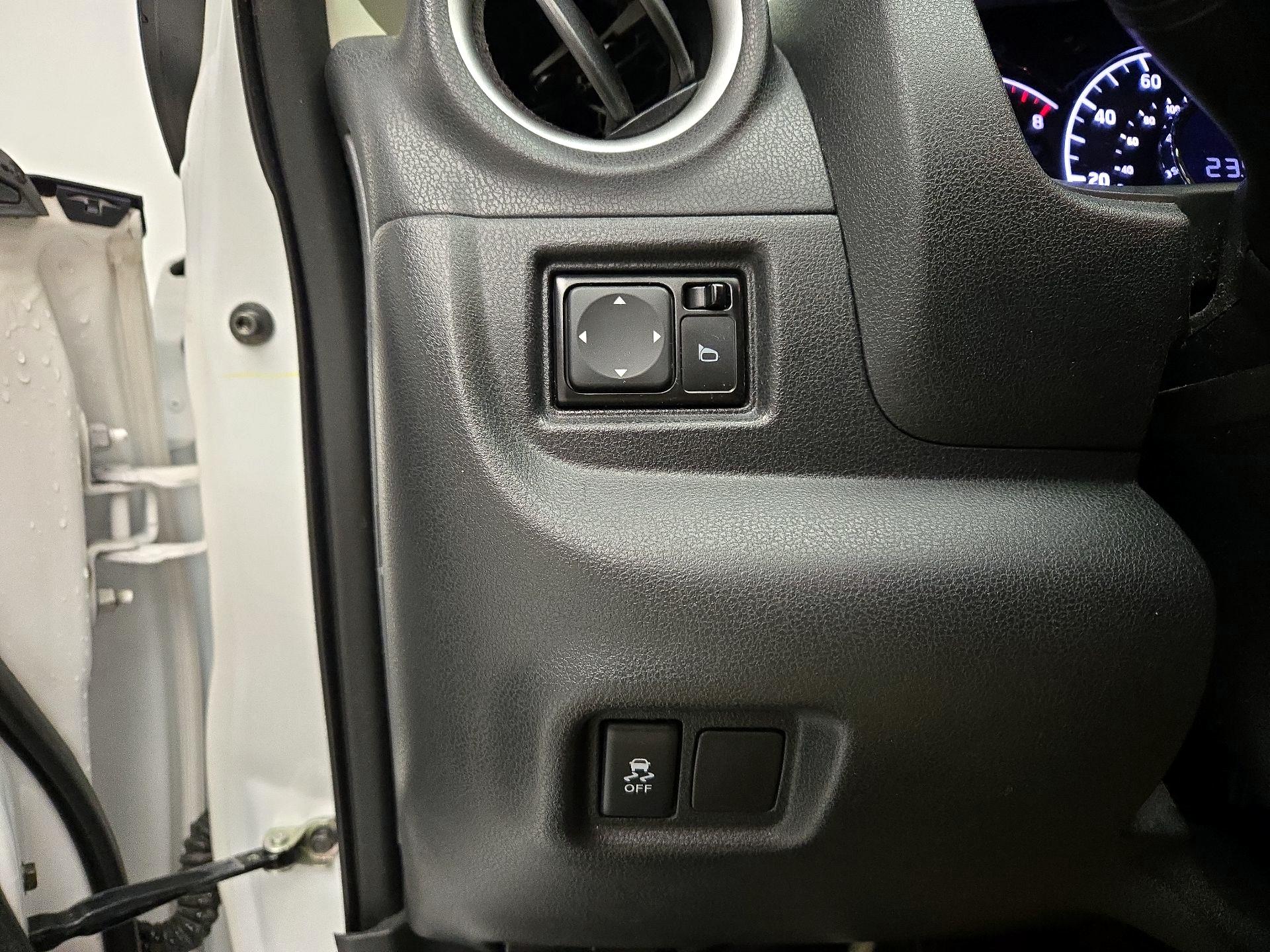 Thumbnail: 2015 Nissan Versa Note - 13