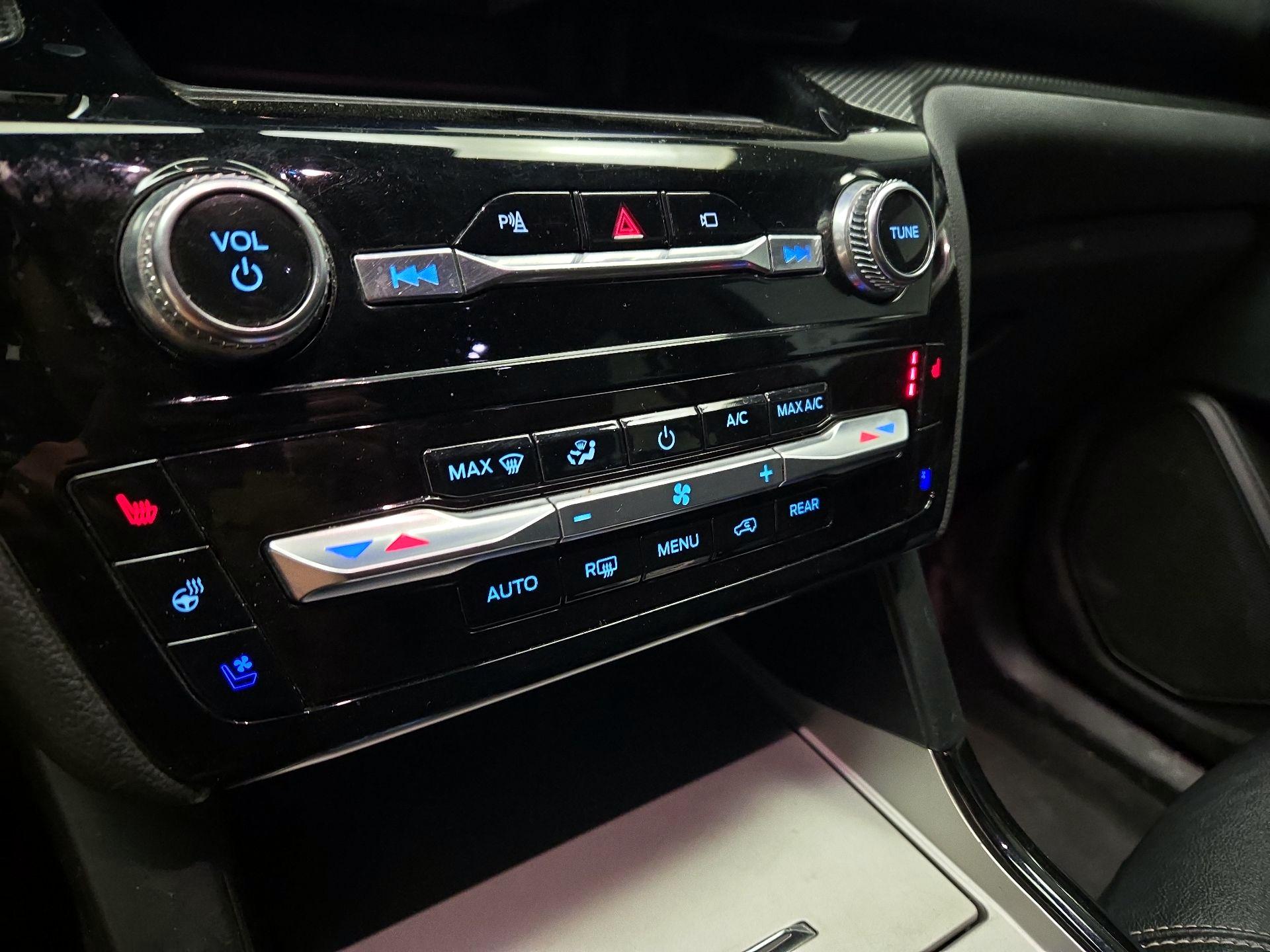 Thumbnail: 2022 Ford Explorer - 16