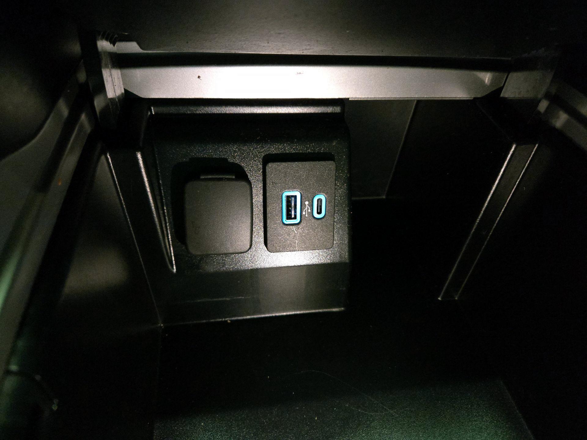 Thumbnail: 2022 Ford Explorer - 18