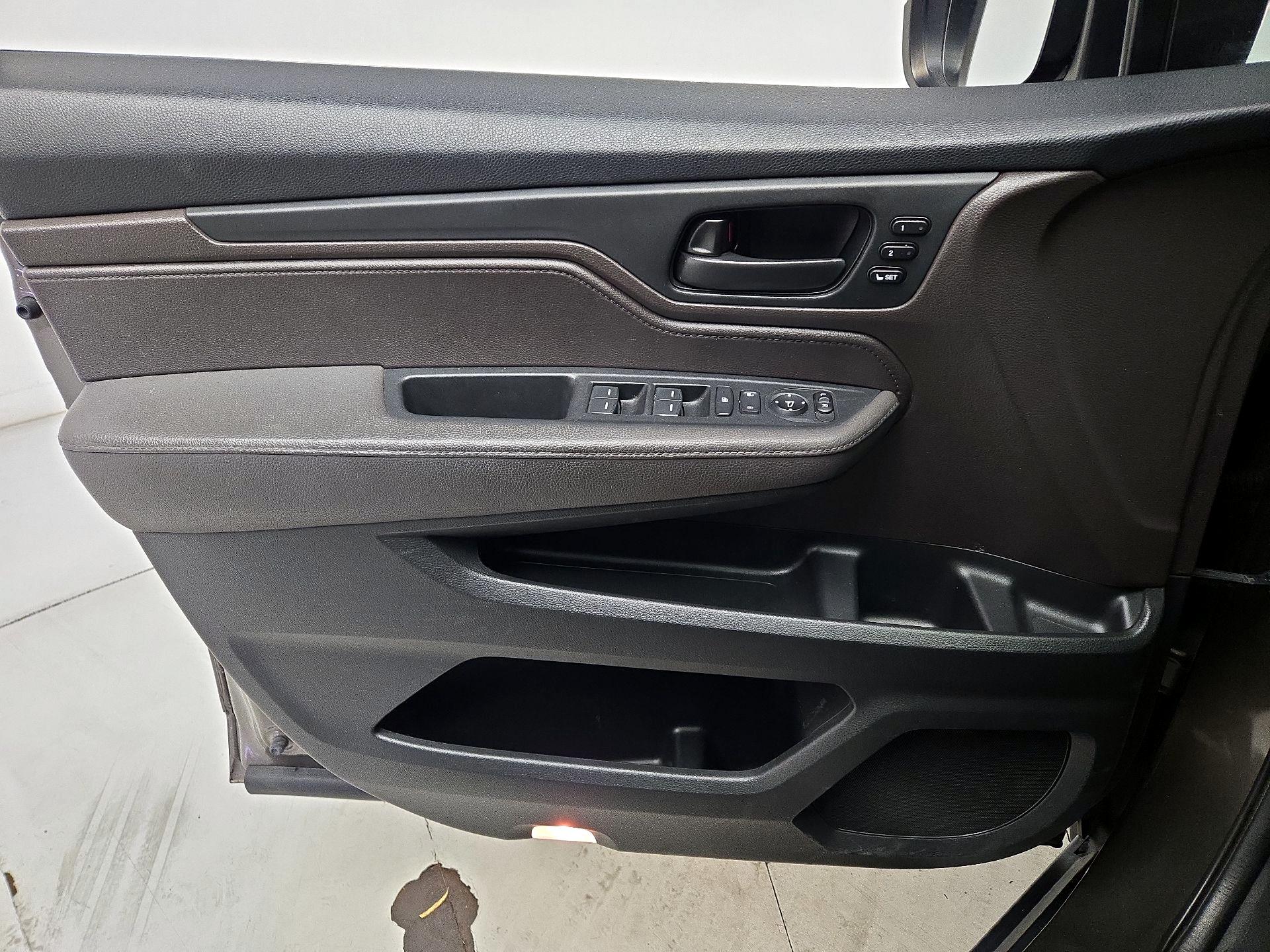 Thumbnail: 2018 Honda Odyssey - 12