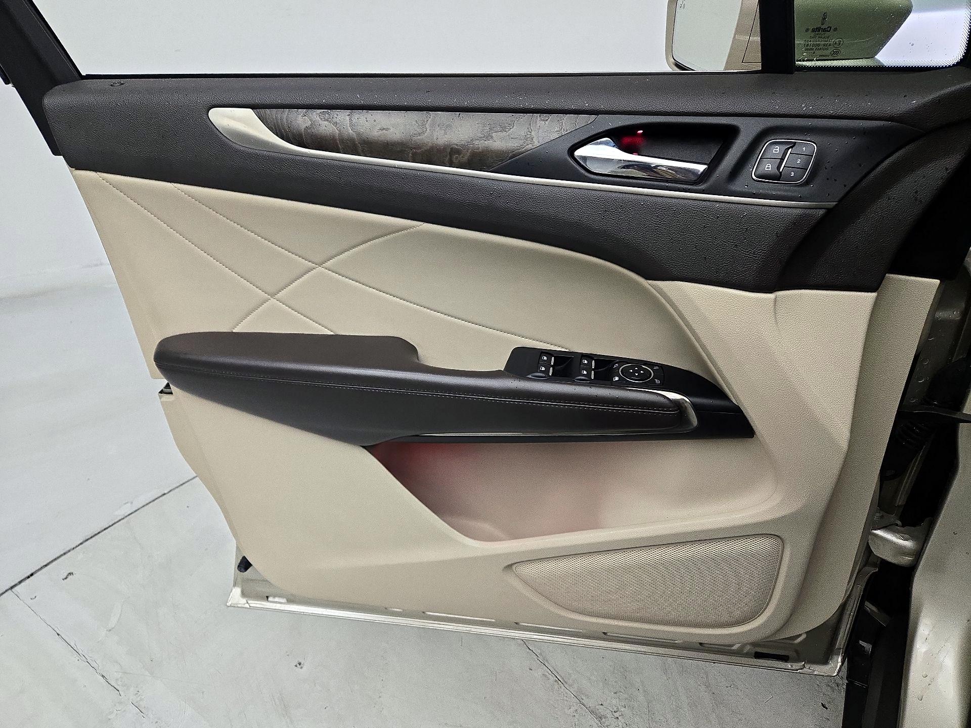 Thumbnail: 2017 Lincoln MKC - 12