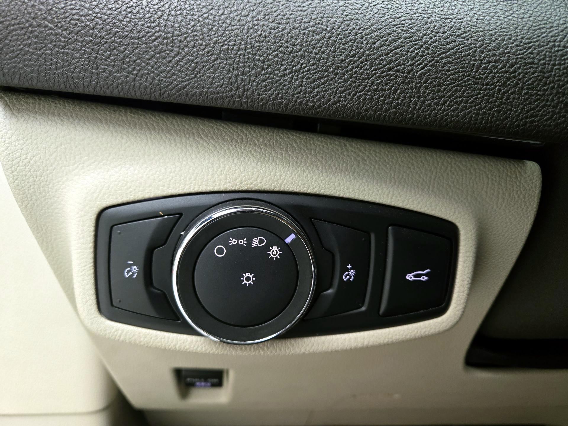 Thumbnail: 2017 Lincoln MKC - 13