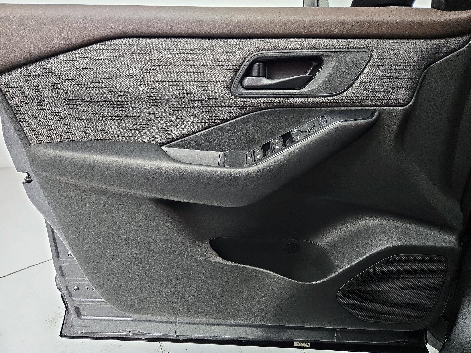 Thumbnail: 2023 Nissan Rogue - 12