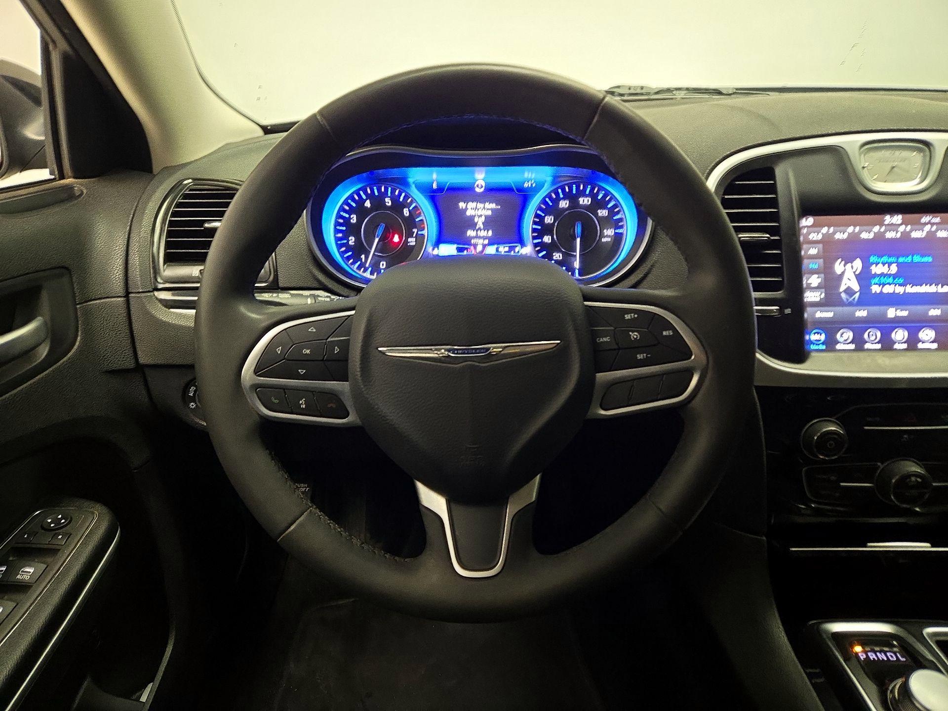 Thumbnail: 2023 Chrysler 300 - 10