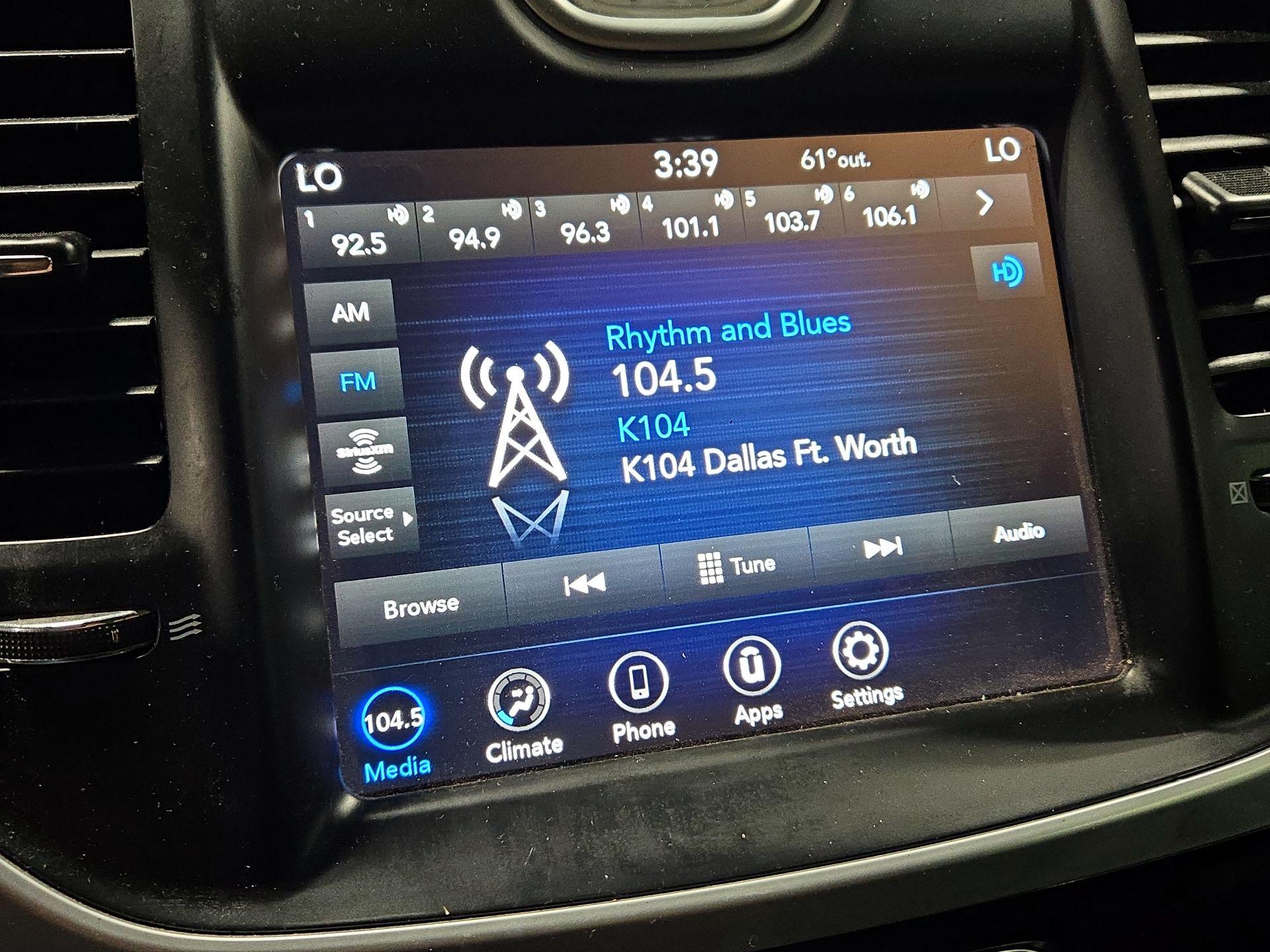 Thumbnail: 2023 Chrysler 300 - 15