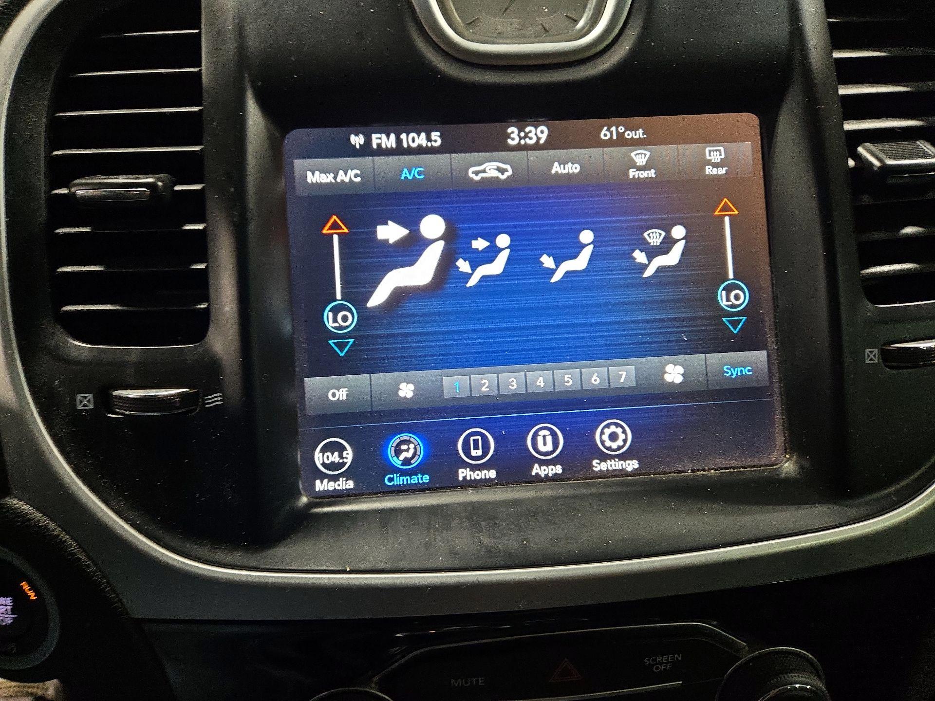 Thumbnail: 2023 Chrysler 300 - 16