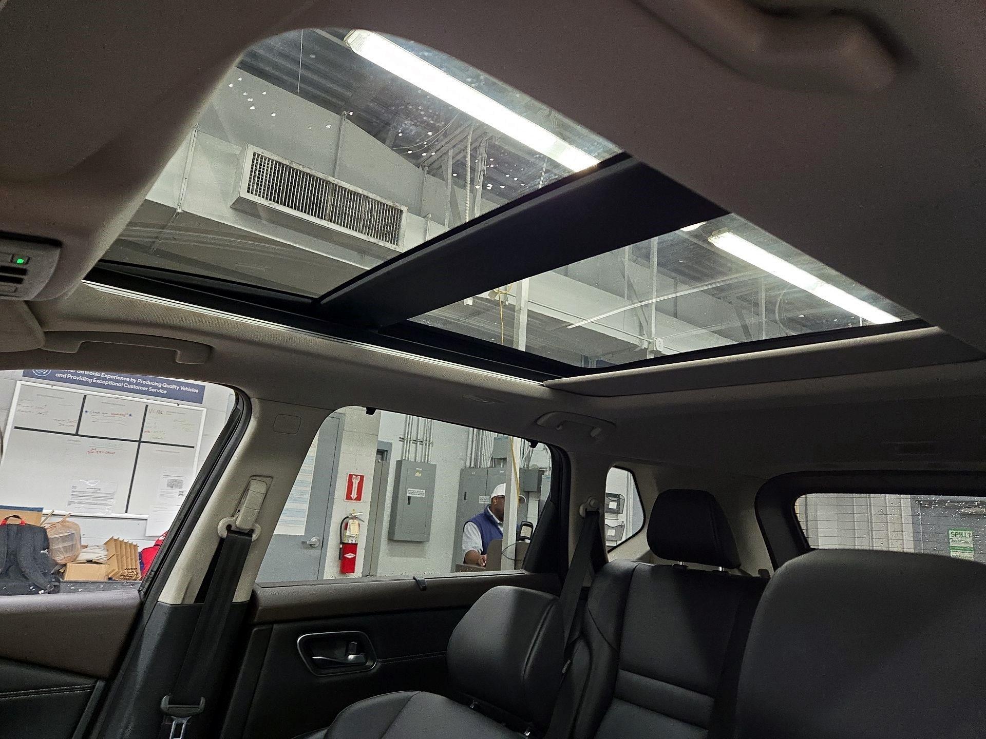 Thumbnail: 2021 Nissan Rogue - 17