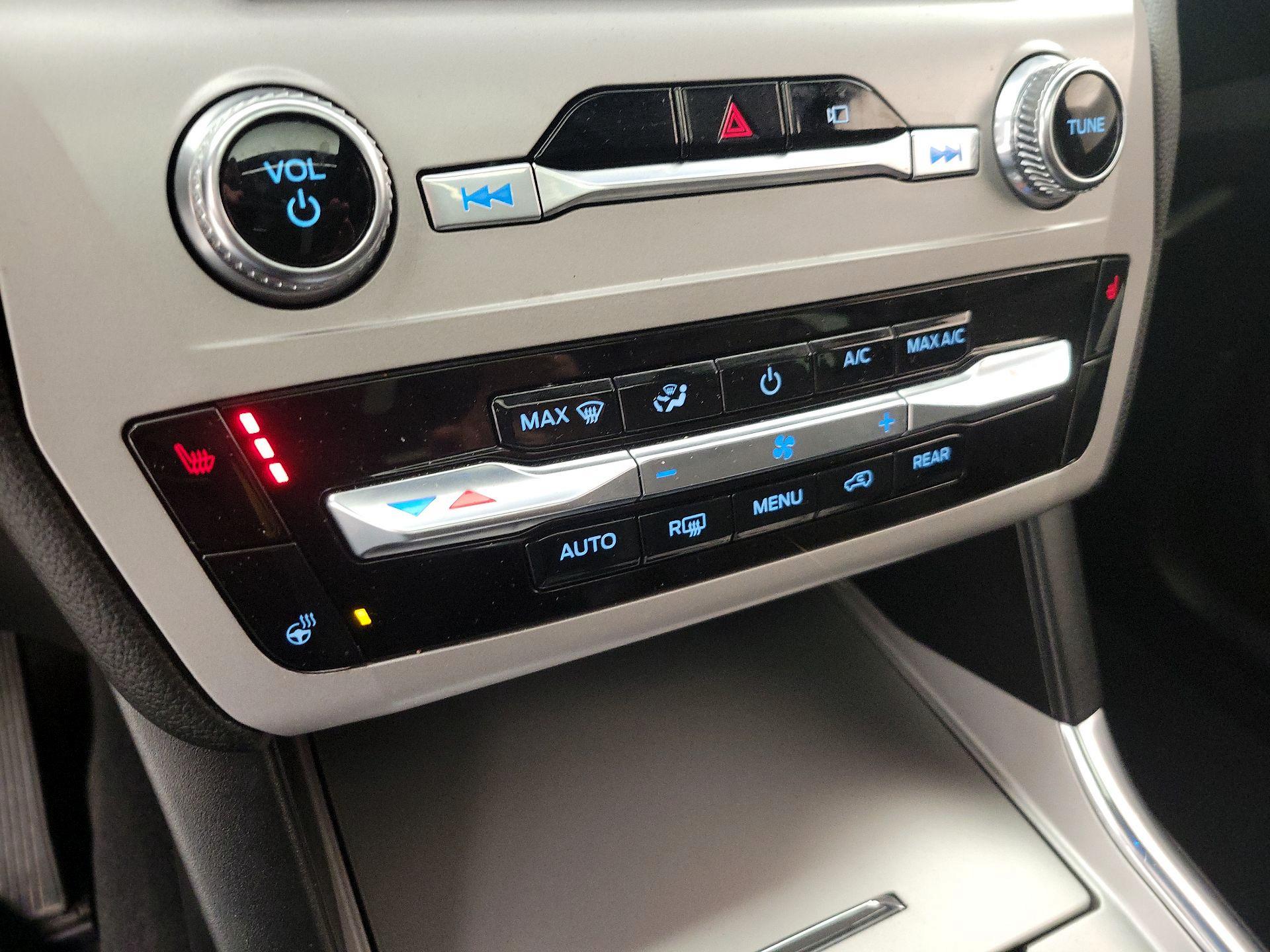 Thumbnail: 2023 Ford Explorer - 17