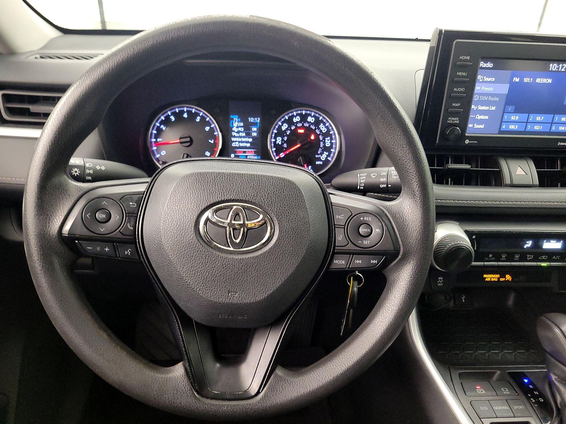 Thumbnail: 2020 Toyota RAV4 - 10