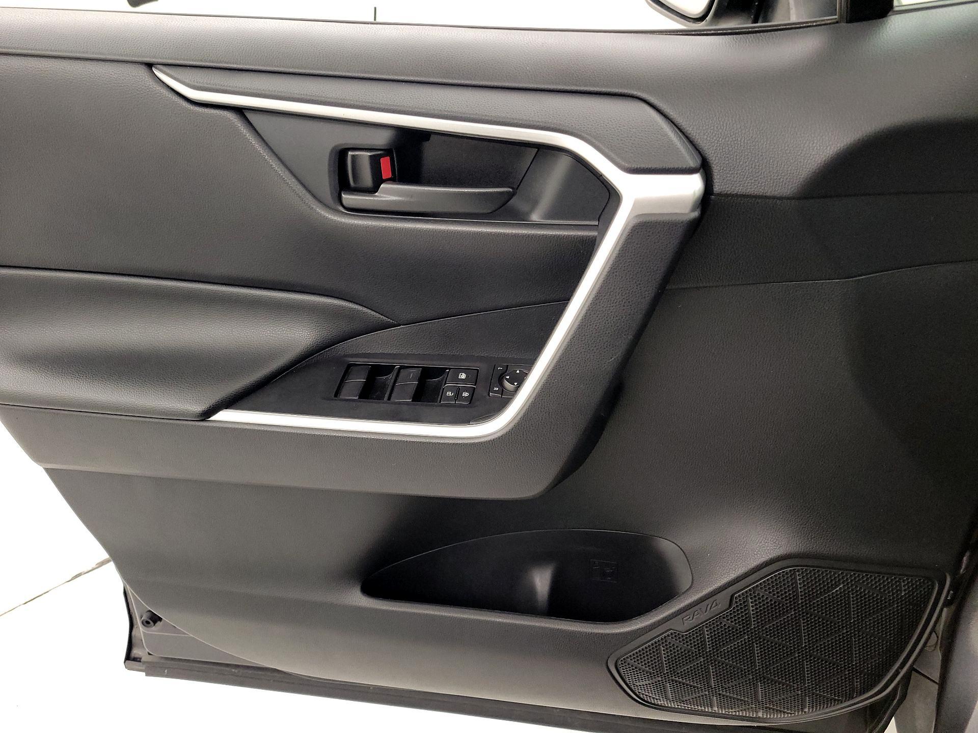 Thumbnail: 2020 Toyota RAV4 - 12