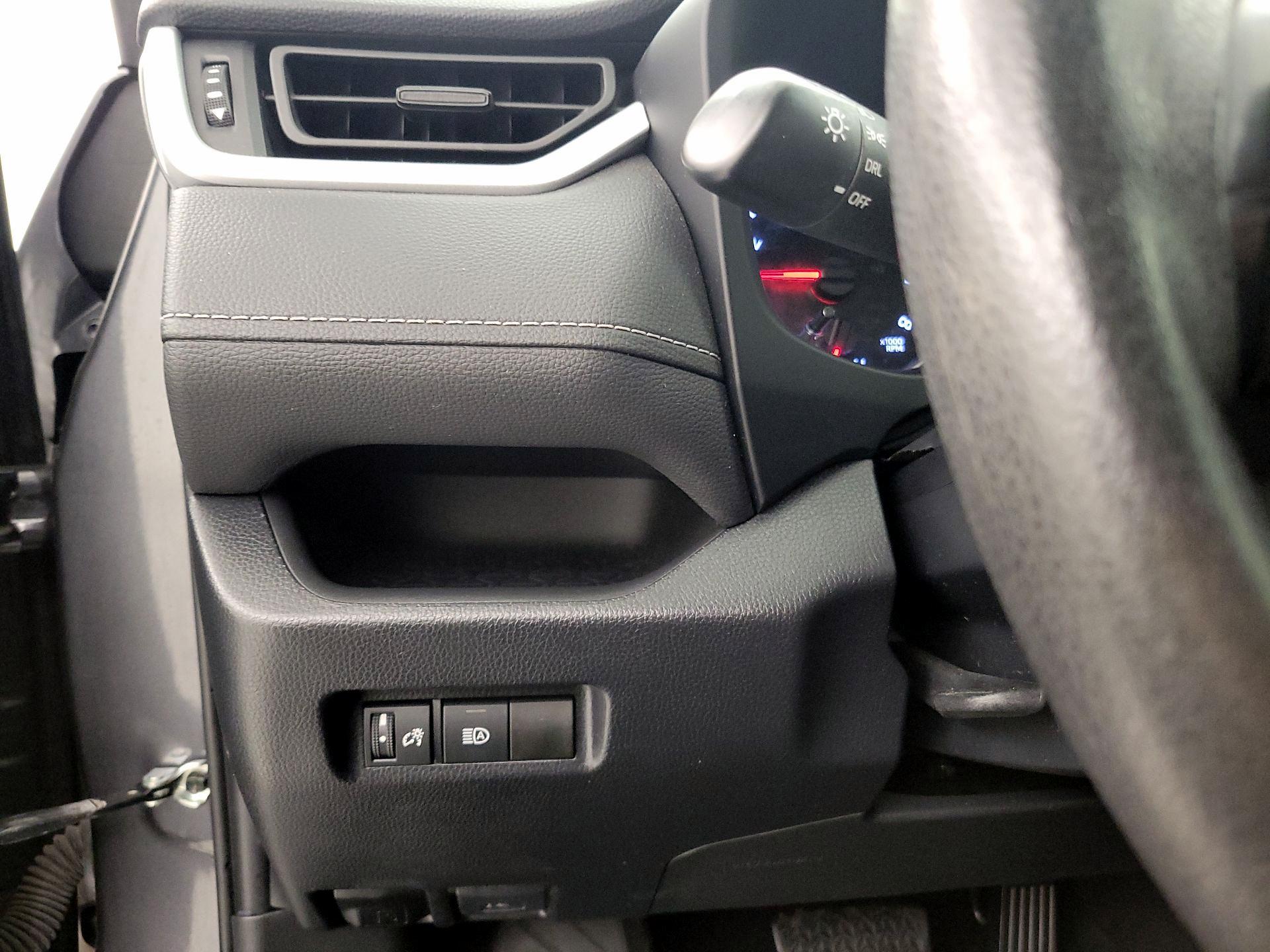 Thumbnail: 2020 Toyota RAV4 - 13