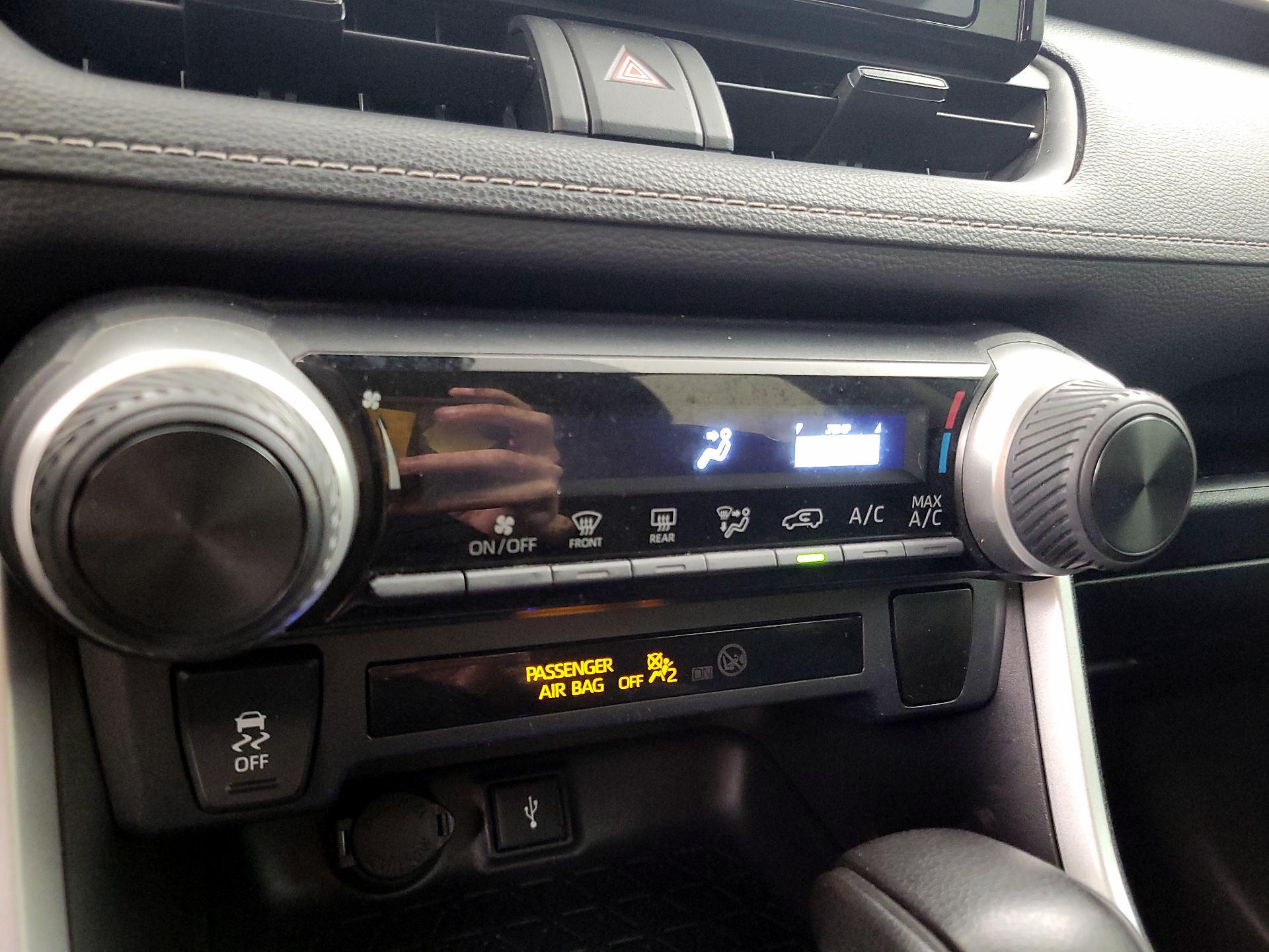 Thumbnail: 2020 Toyota RAV4 - 16