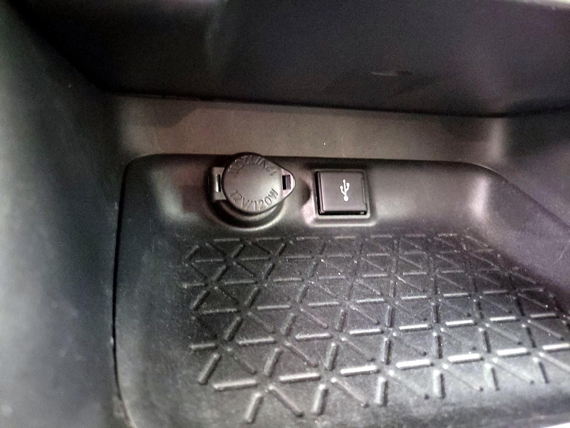 Thumbnail: 2020 Toyota RAV4 - 18