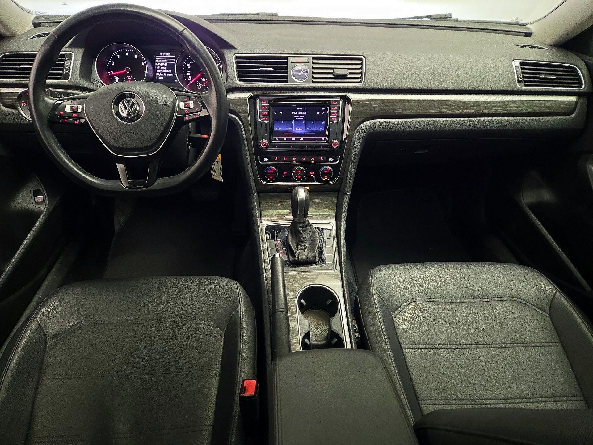 Thumbnail: 2016 Volkswagen Passat - 9