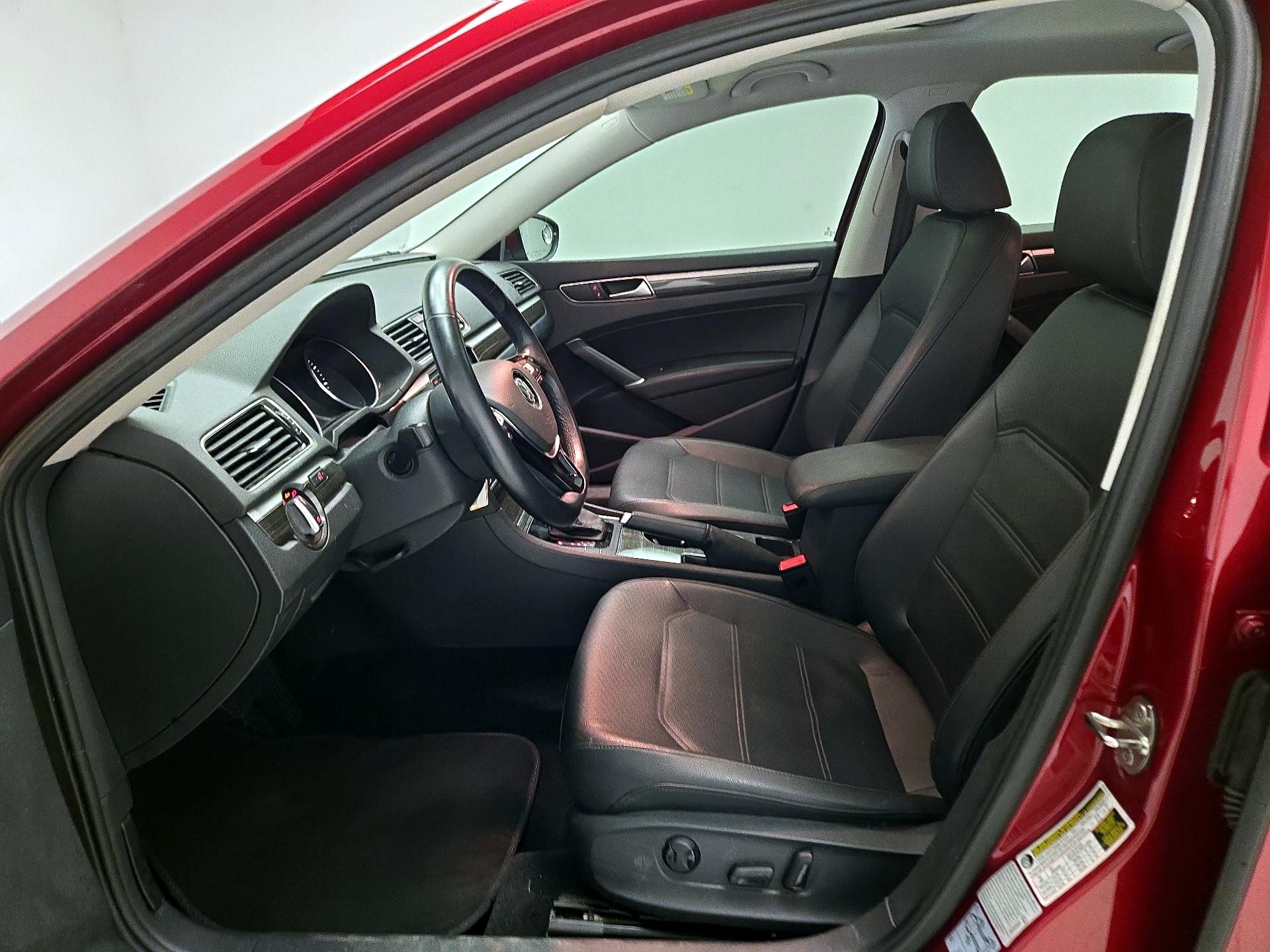 Thumbnail: 2016 Volkswagen Passat - 11