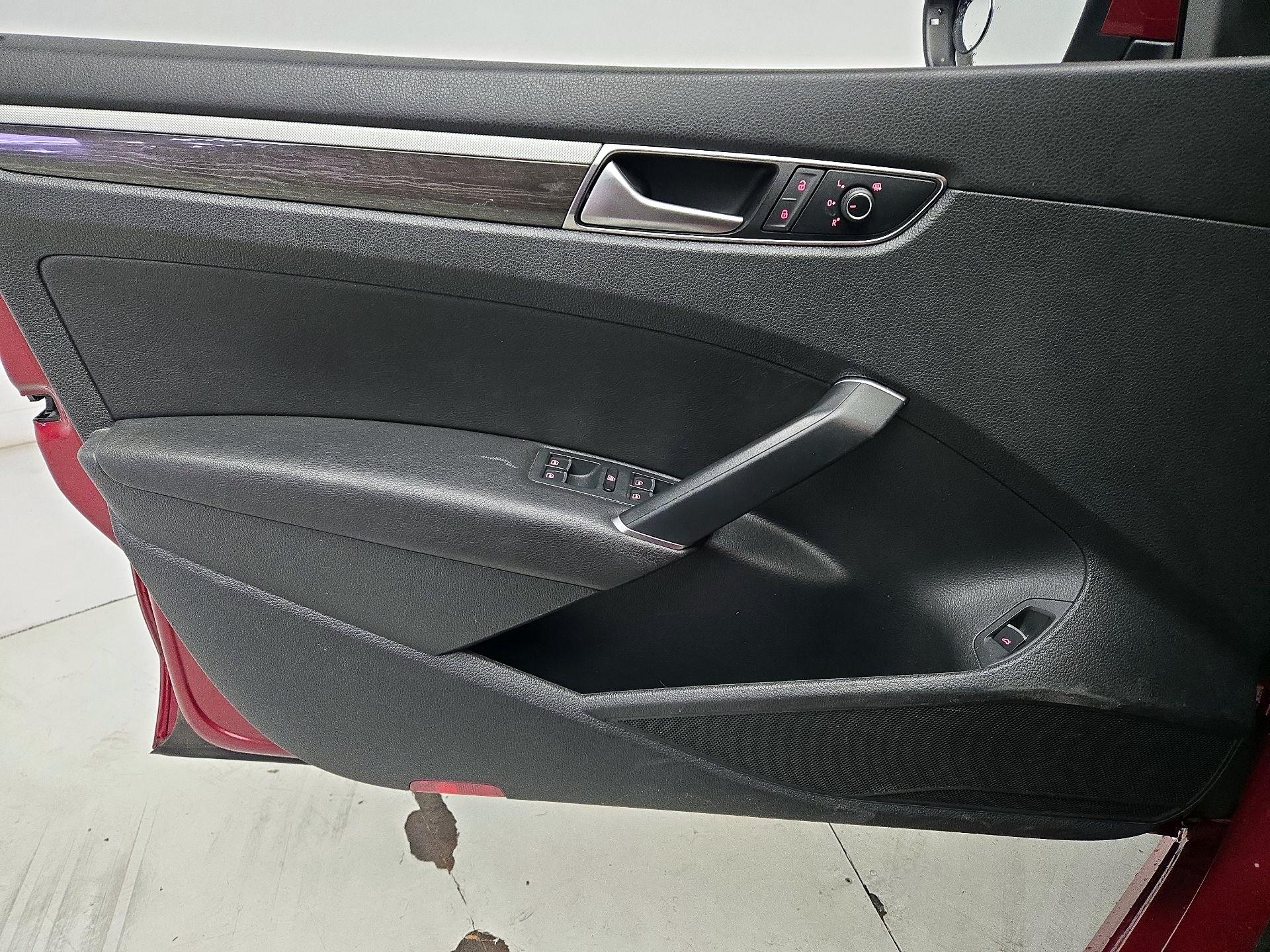 Thumbnail: 2016 Volkswagen Passat - 12