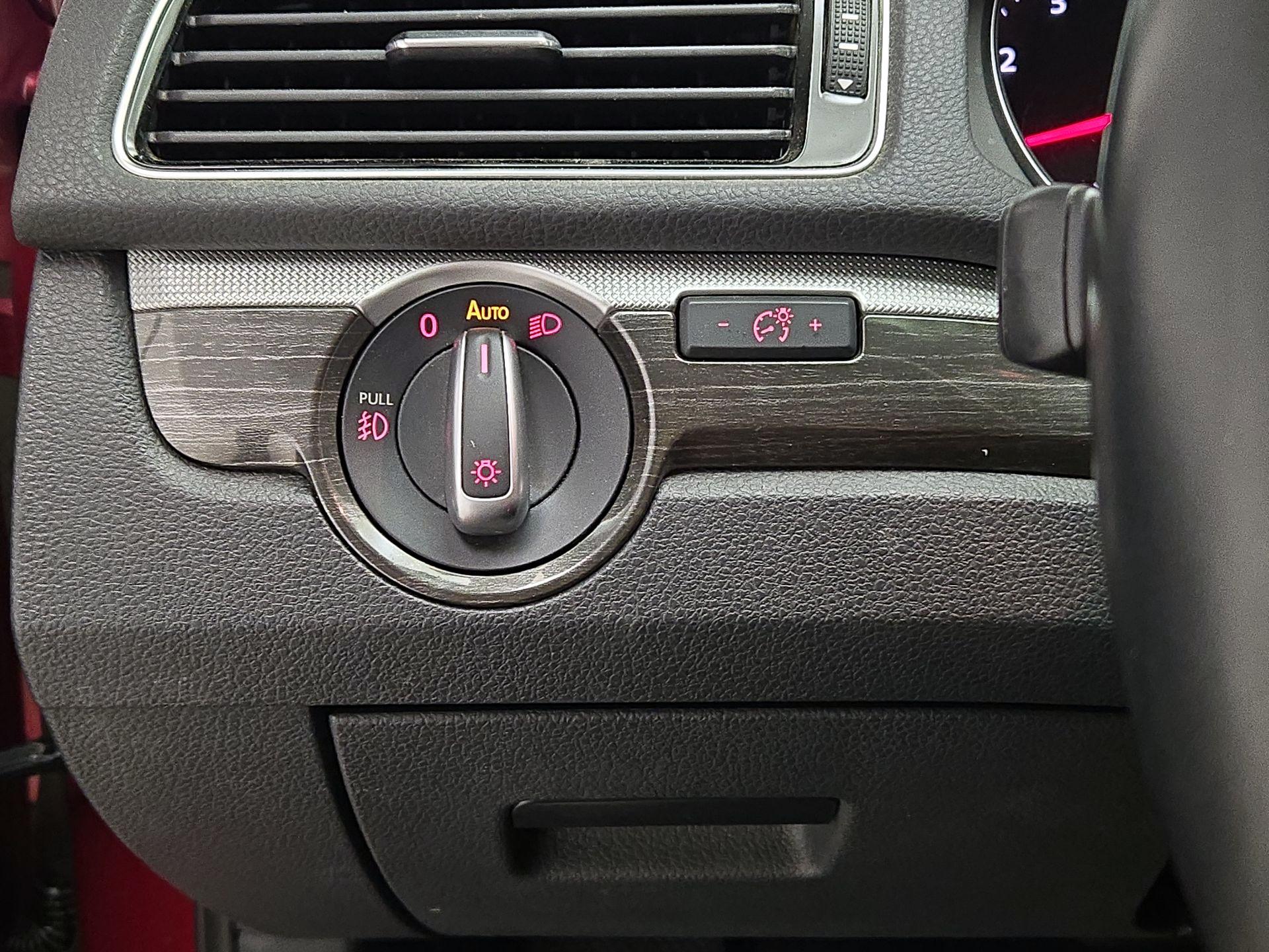 Thumbnail: 2016 Volkswagen Passat - 13