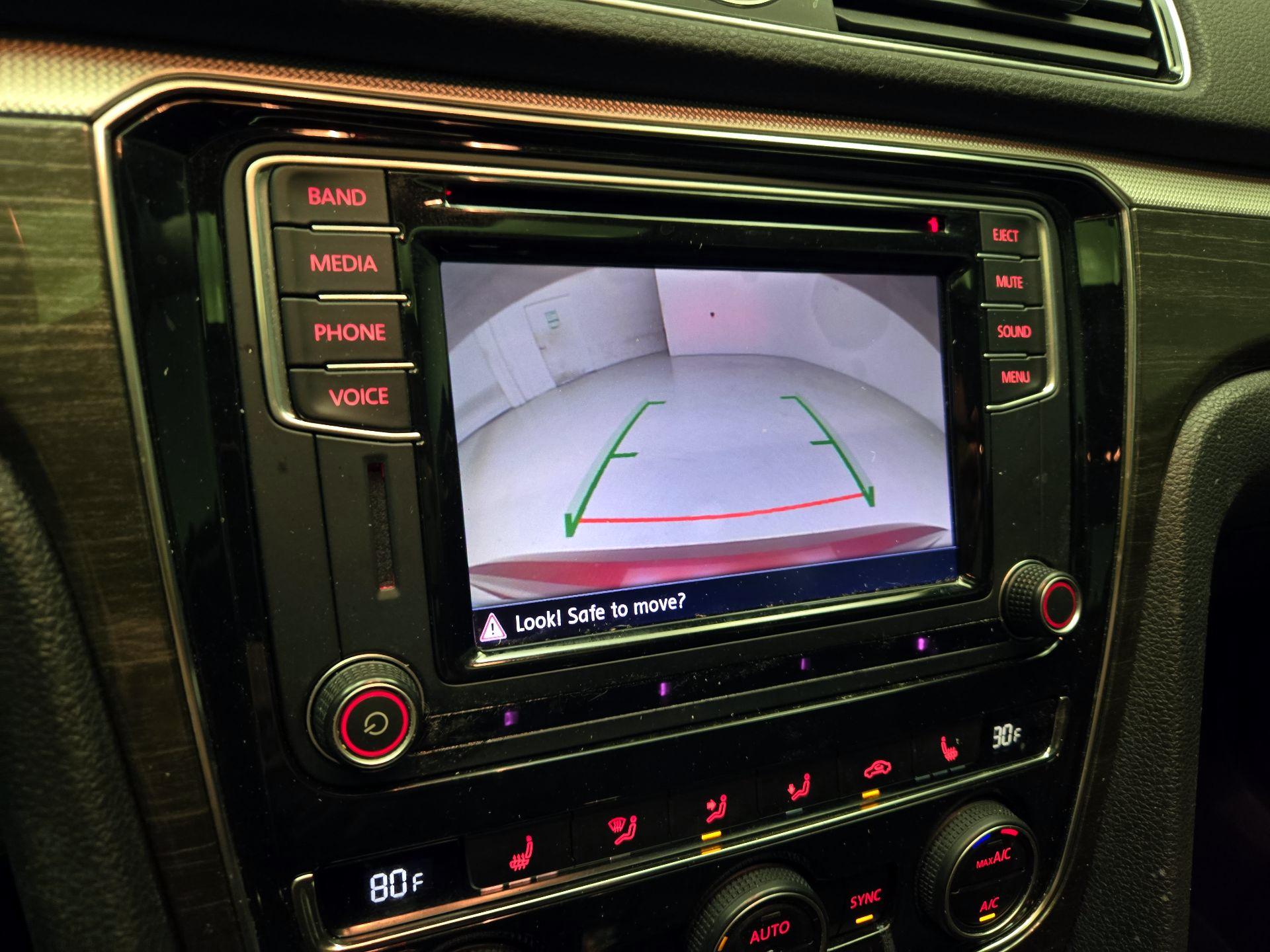 Thumbnail: 2016 Volkswagen Passat - 14