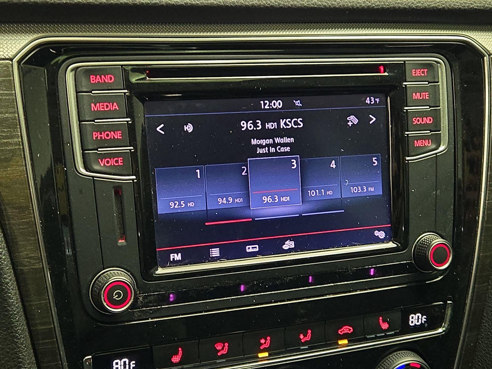 Thumbnail: 2016 Volkswagen Passat - 15