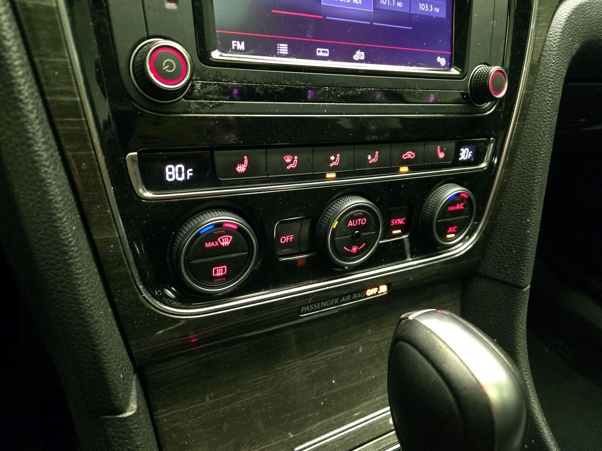 Thumbnail: 2016 Volkswagen Passat - 16