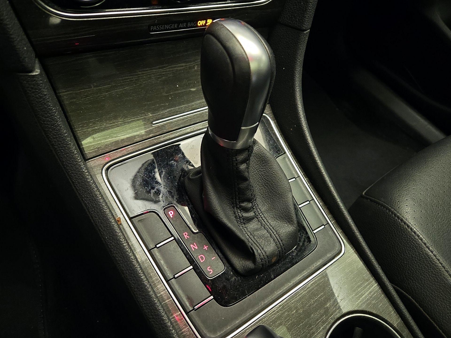 Thumbnail: 2016 Volkswagen Passat - 17