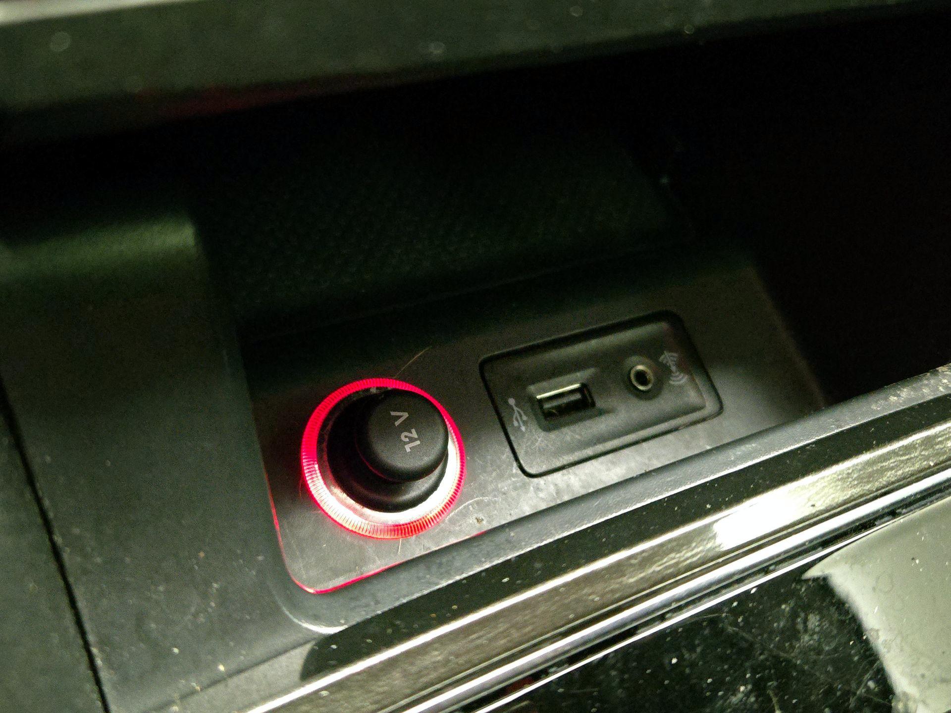 Thumbnail: 2016 Volkswagen Passat - 18