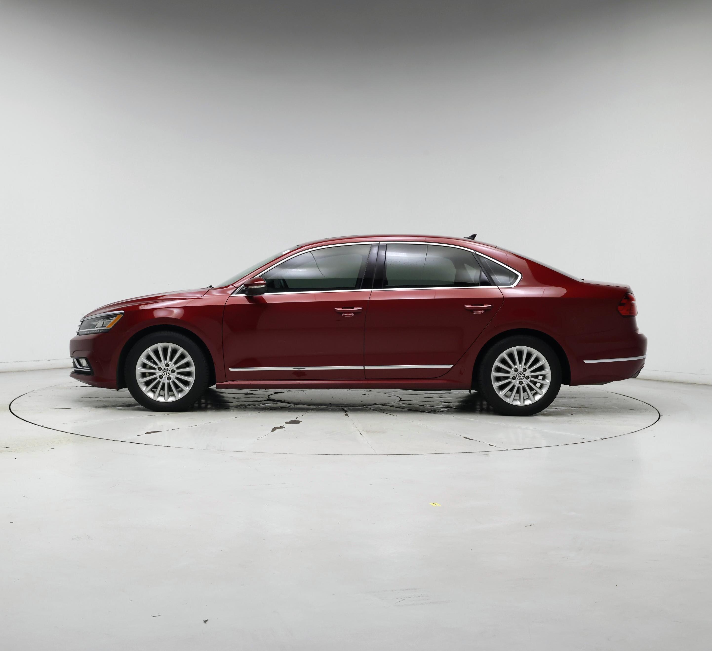 Thumbnail: 2016 Volkswagen Passat - 3