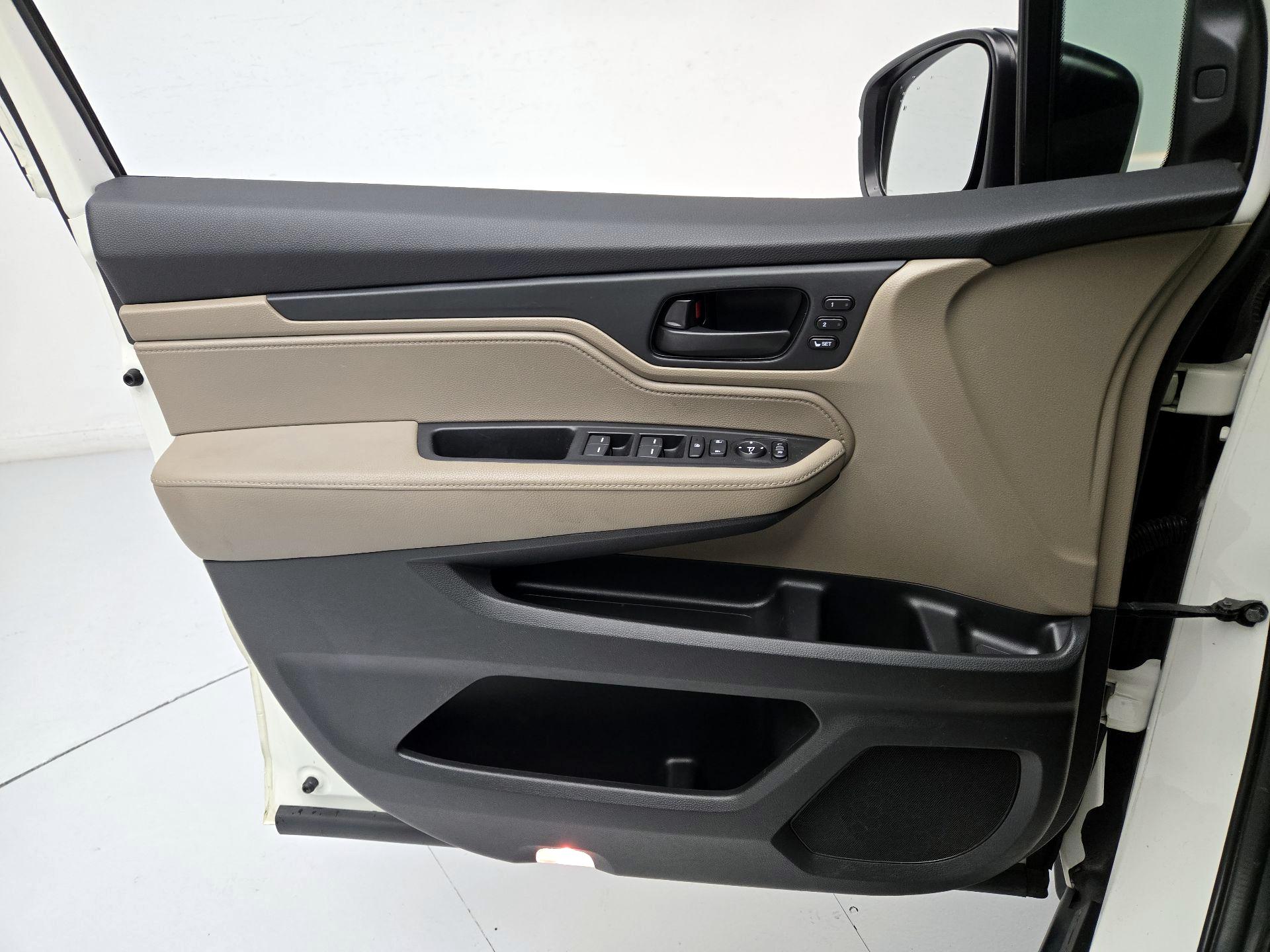 Thumbnail: 2018 Honda Odyssey - 12