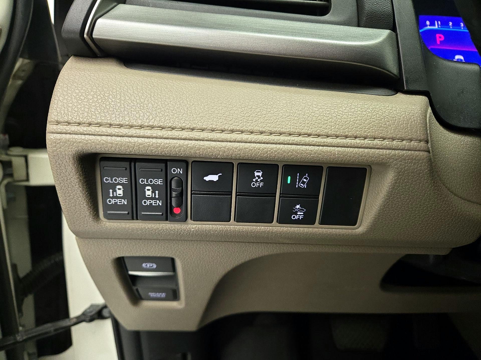 Thumbnail: 2018 Honda Odyssey - 13