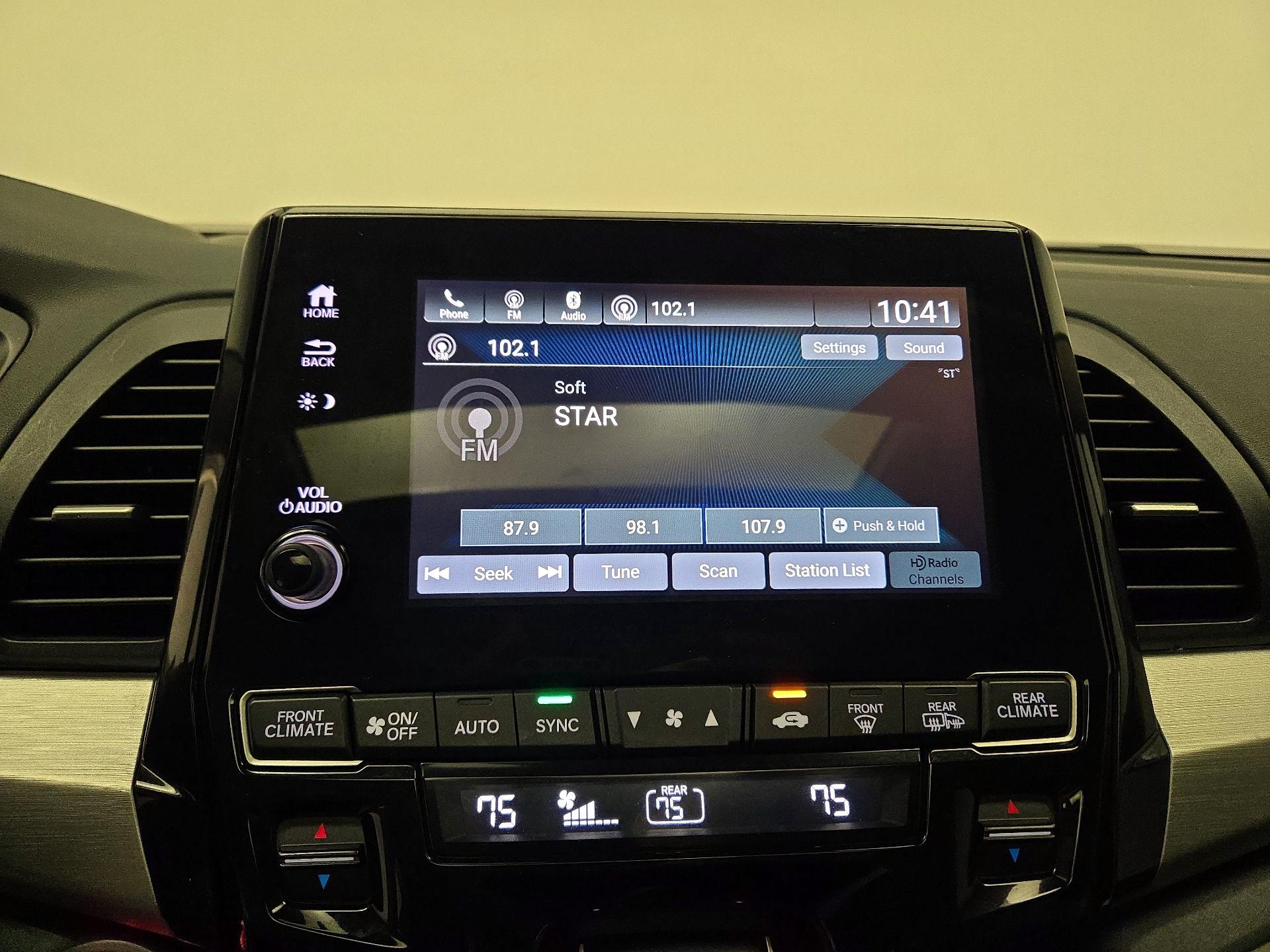 Thumbnail: 2018 Honda Odyssey - 15