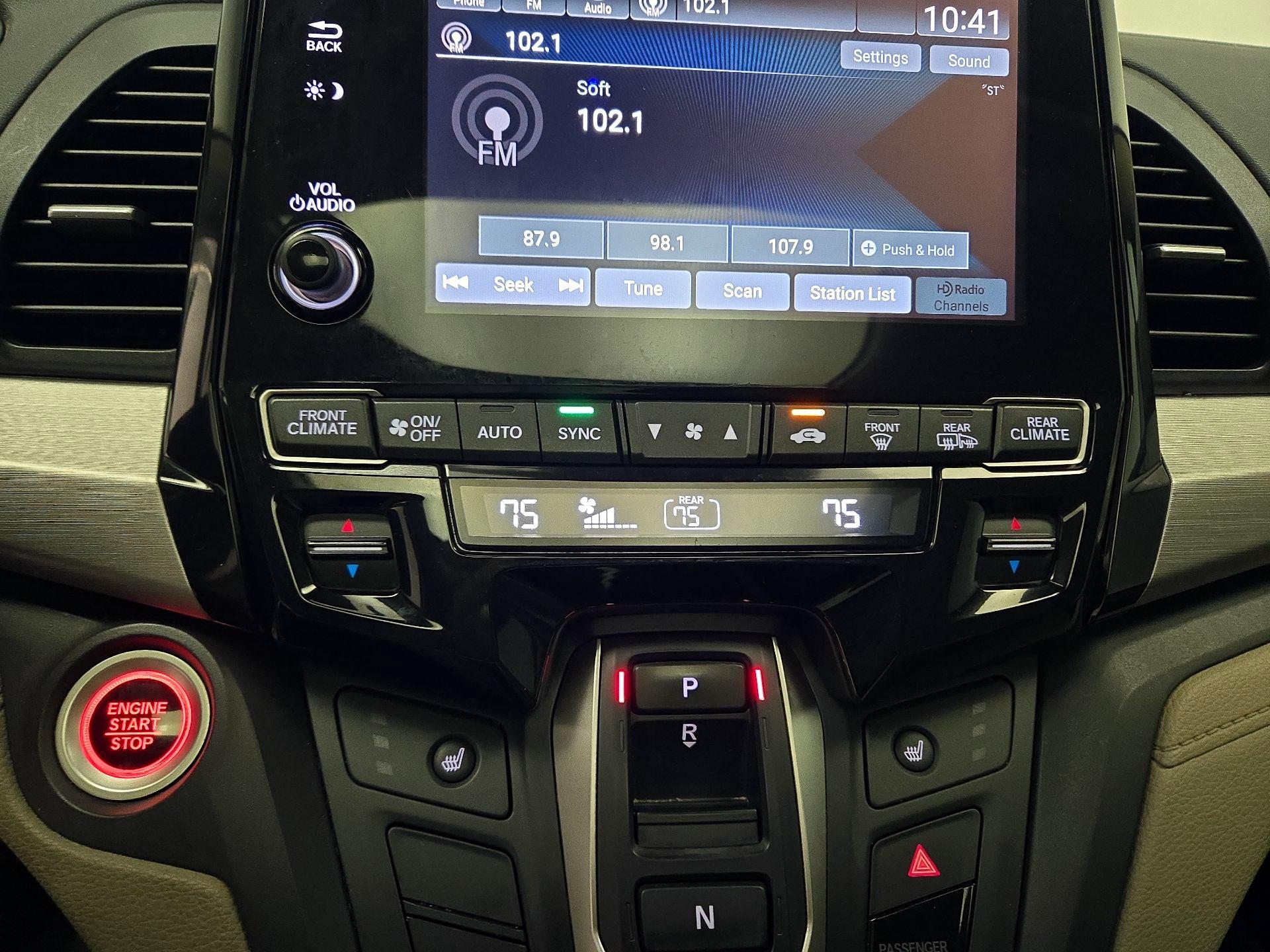 Thumbnail: 2018 Honda Odyssey - 16