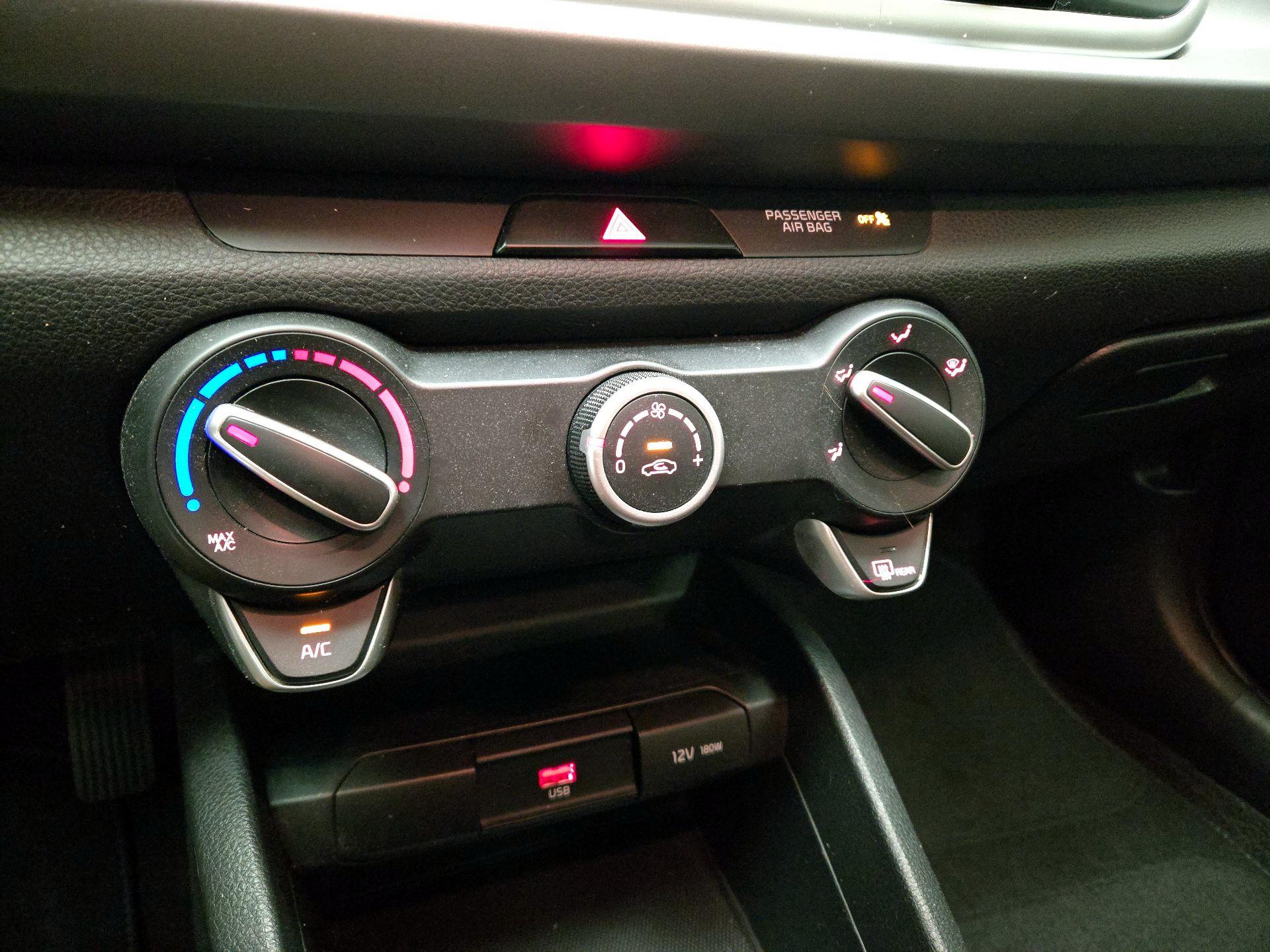 Thumbnail: 2021 Kia Rio - 16