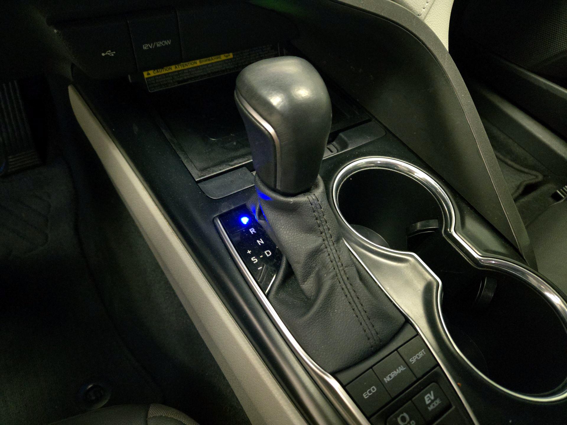 Thumbnail: 2020 Toyota Camry - 17