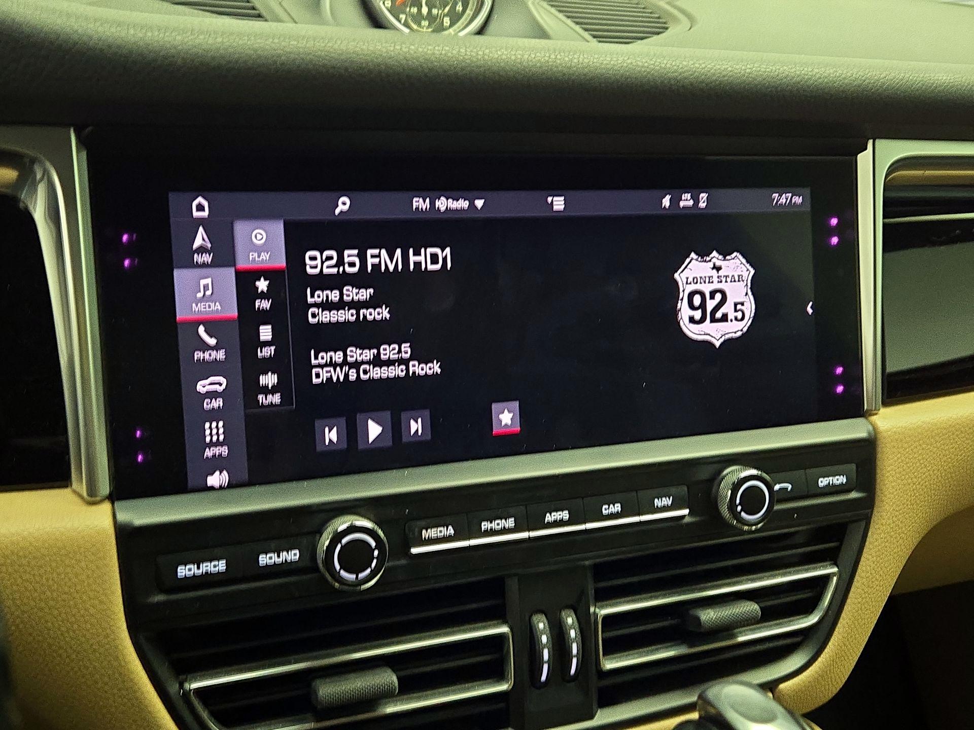 Thumbnail: 2019 Porsche Macan - 16