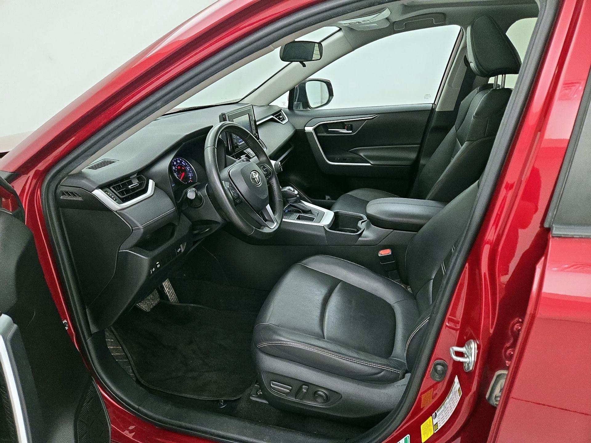 Thumbnail: 2022 Toyota RAV4 - 11