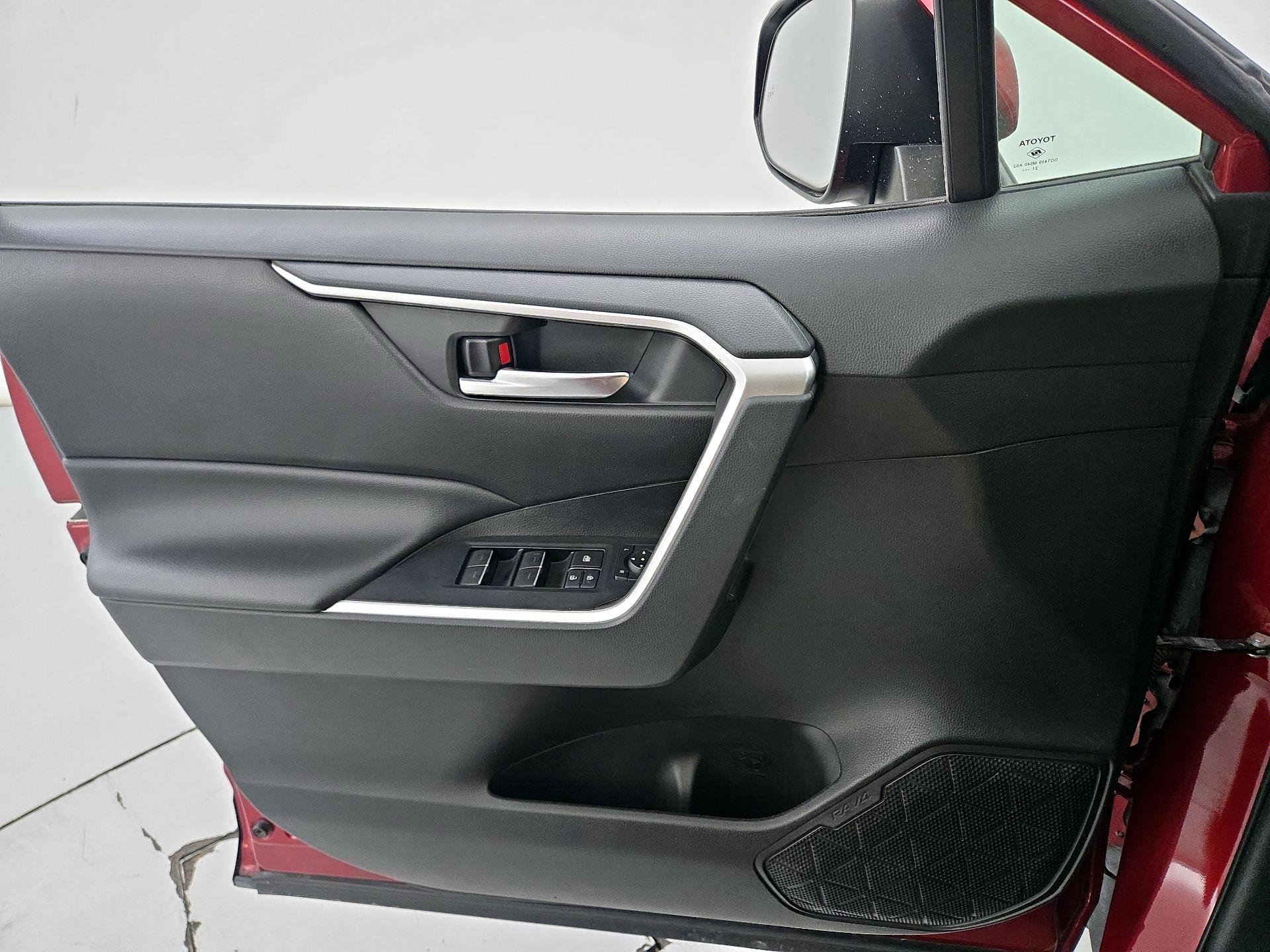 Thumbnail: 2022 Toyota RAV4 - 12