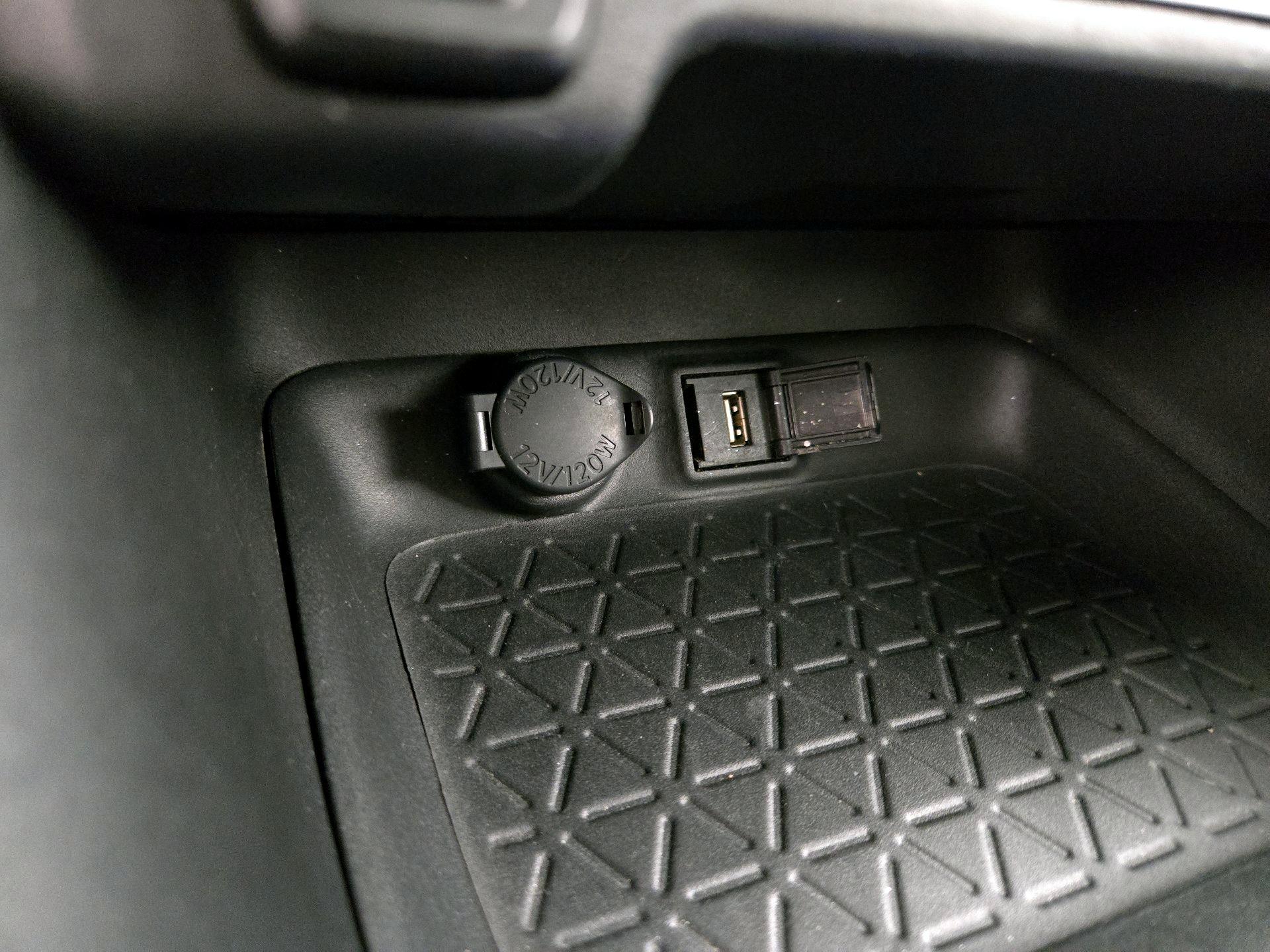 Thumbnail: 2022 Toyota RAV4 - 18