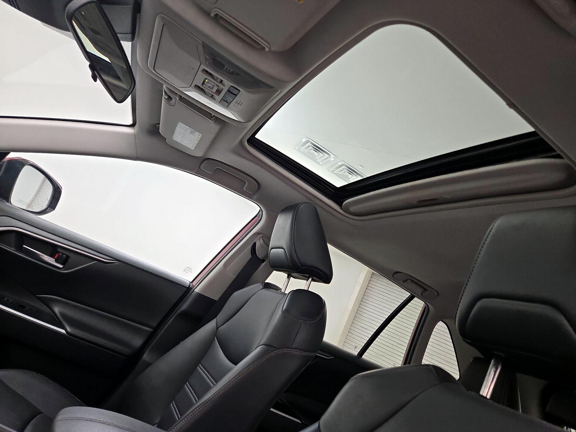 Thumbnail: 2022 Toyota RAV4 - 19