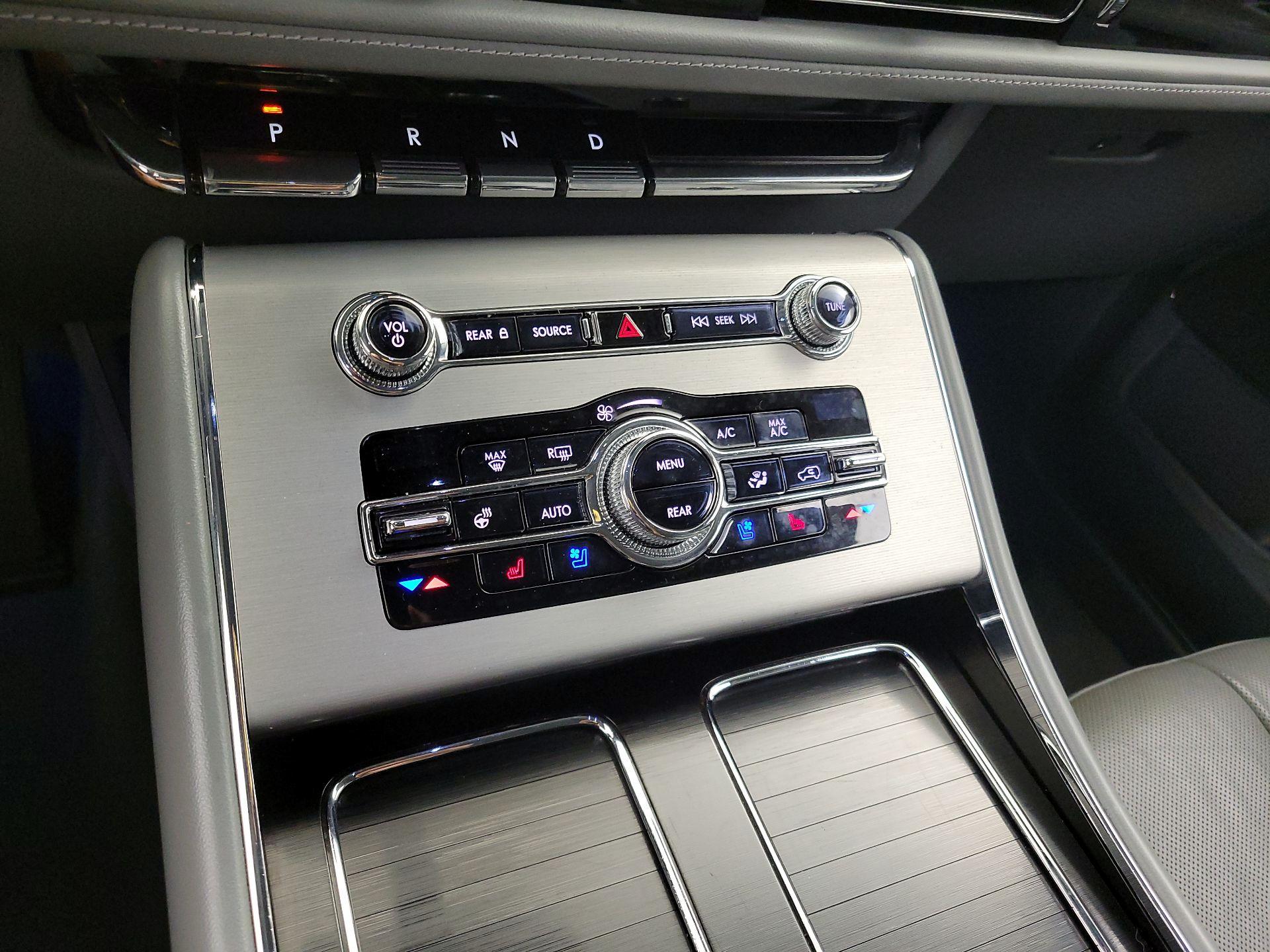 Thumbnail: 2020 Lincoln Aviator - 17