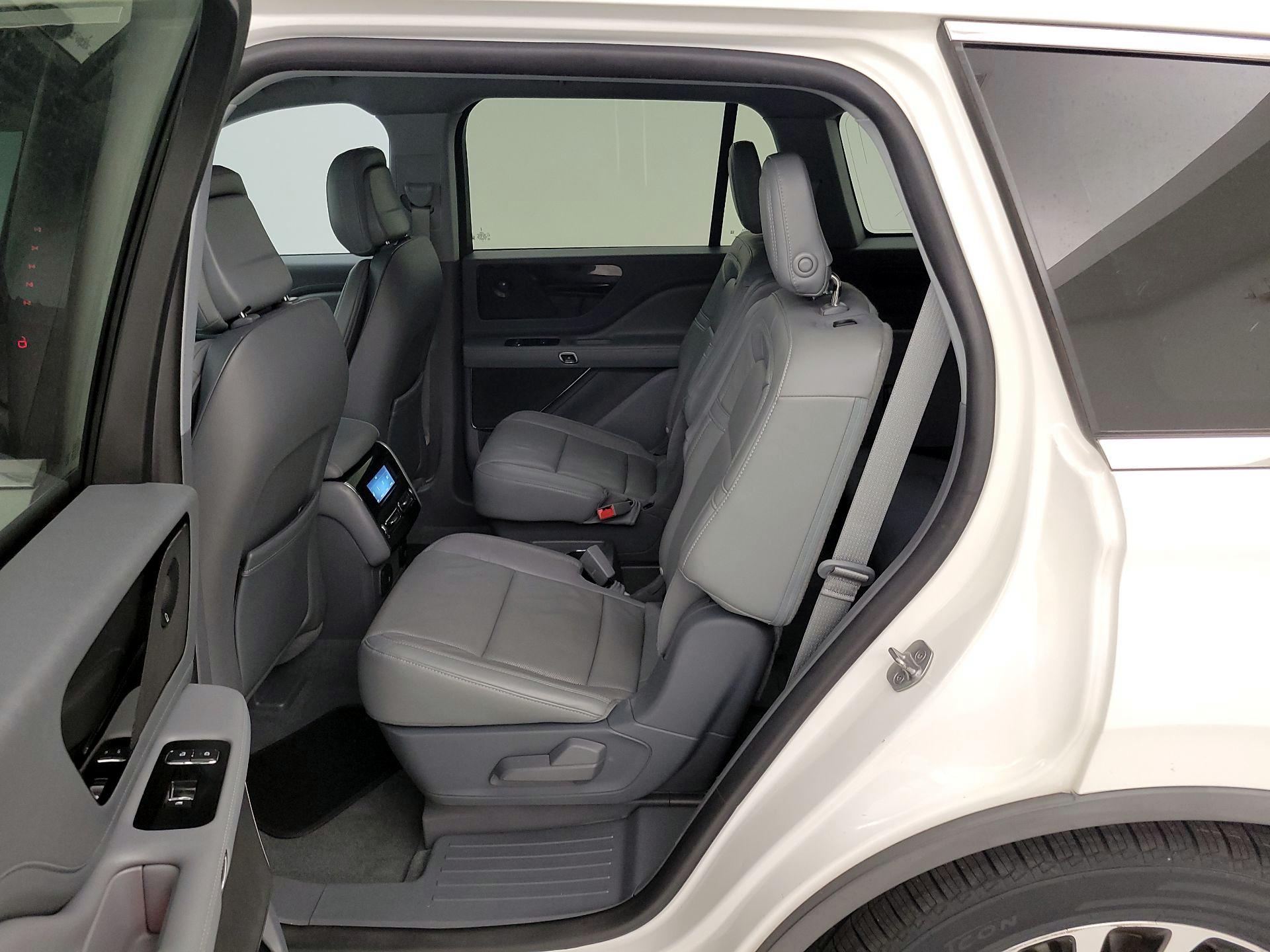 Thumbnail: 2020 Lincoln Aviator - 20