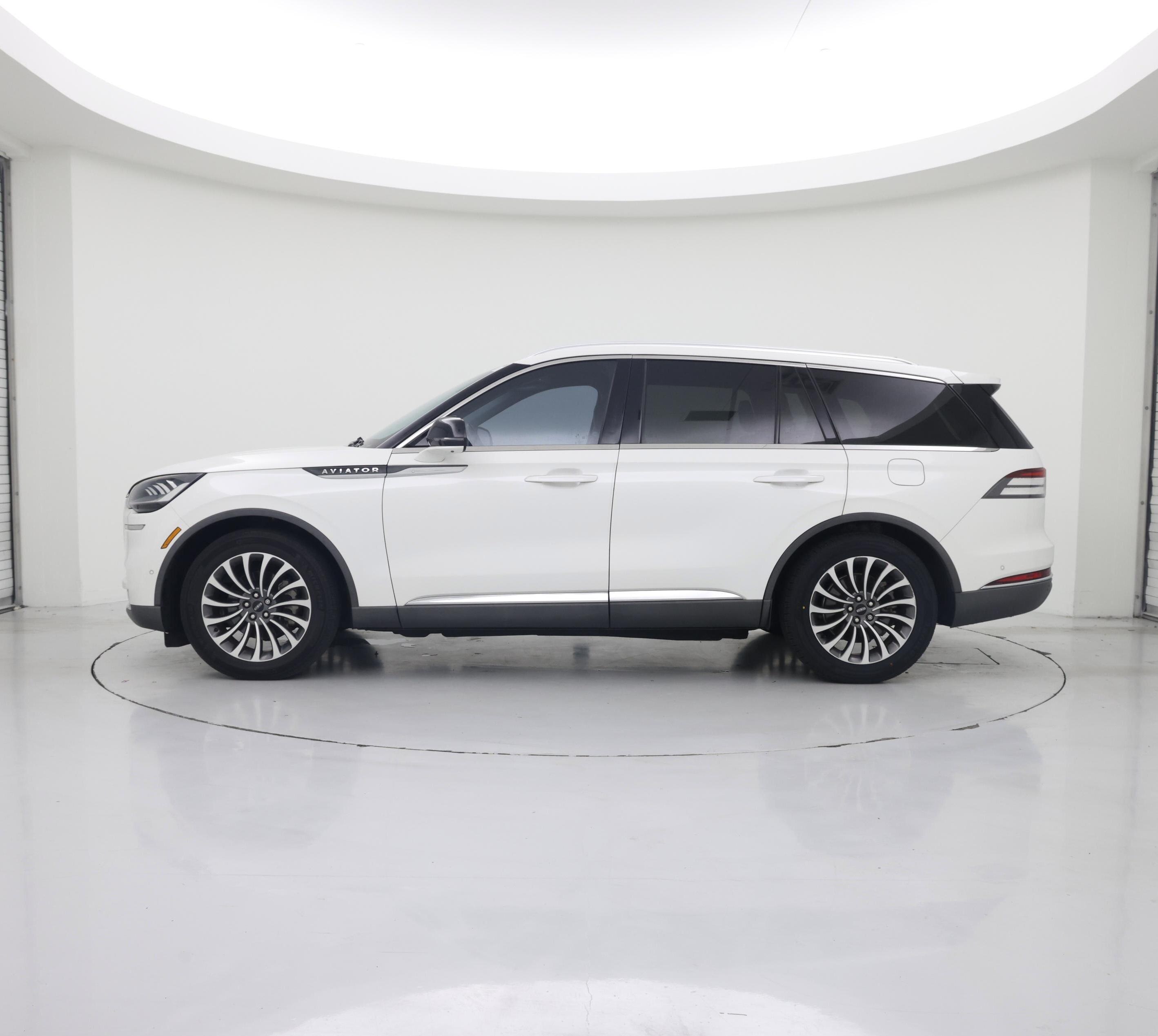 Thumbnail: 2020 Lincoln Aviator - 3