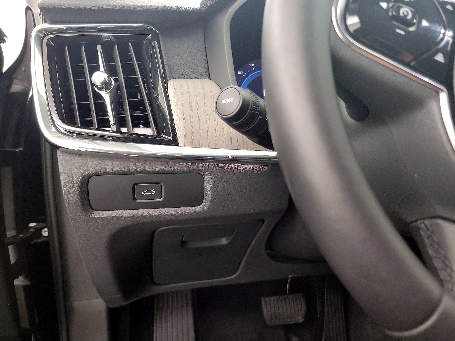 Thumbnail: 2024 Volvo S90 - 13