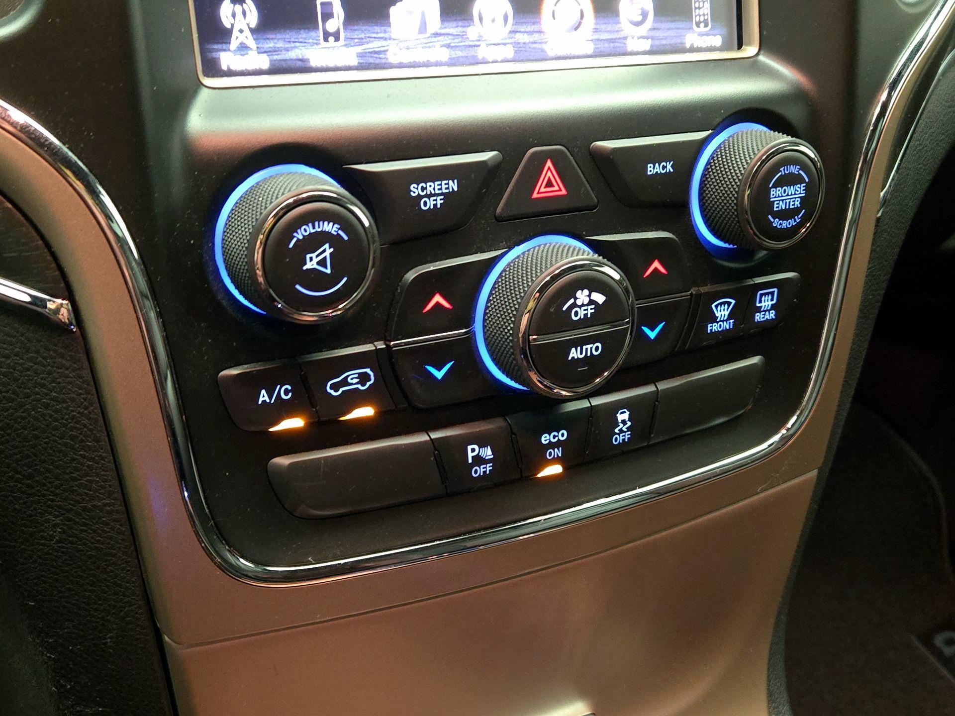 Thumbnail: 2015 Jeep Grand Cherokee - 17