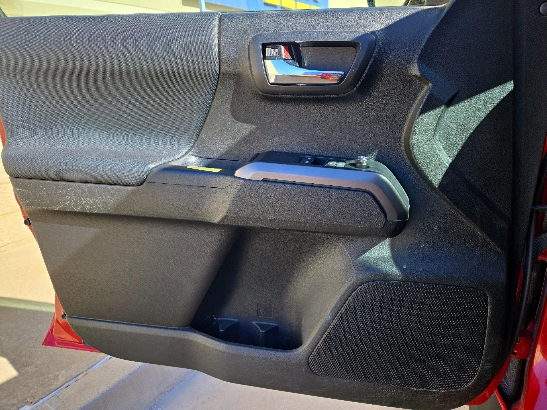 Thumbnail: 2022 Toyota Tacoma - 10